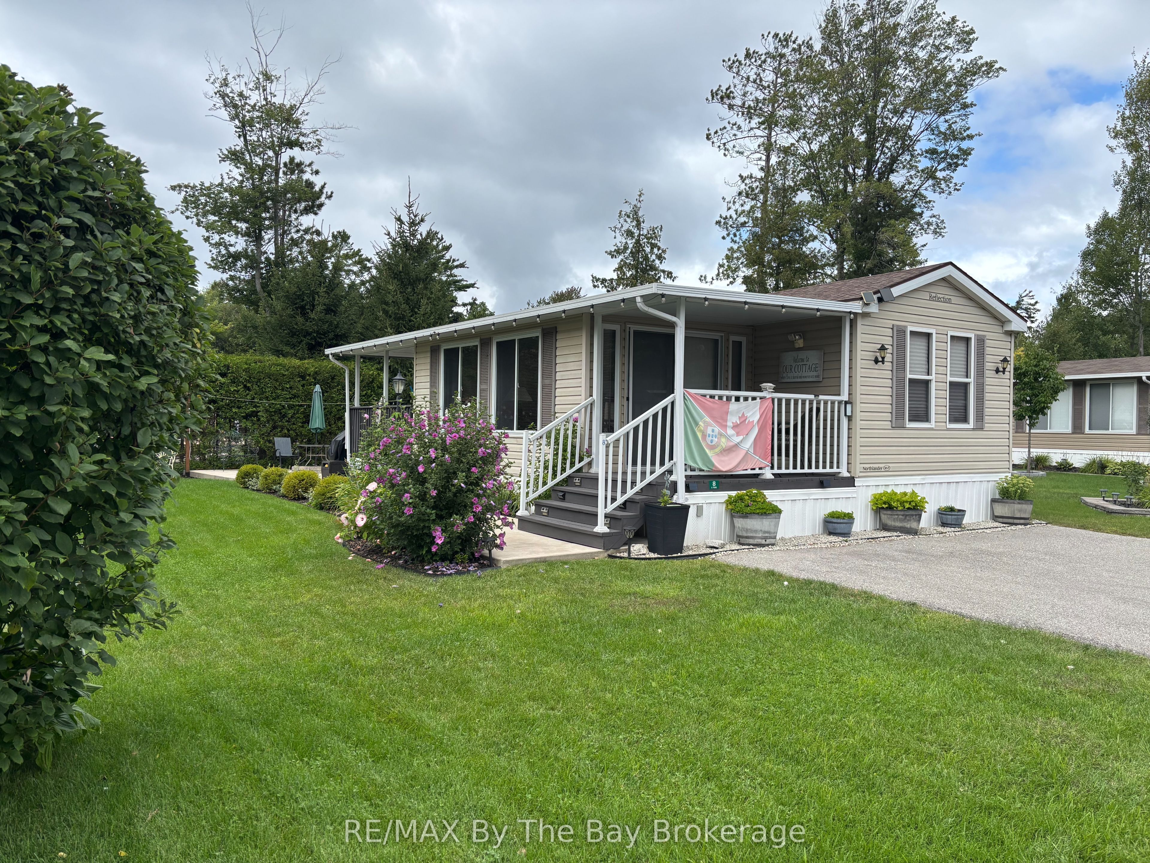 8 Kenora Trail Property Photo 1