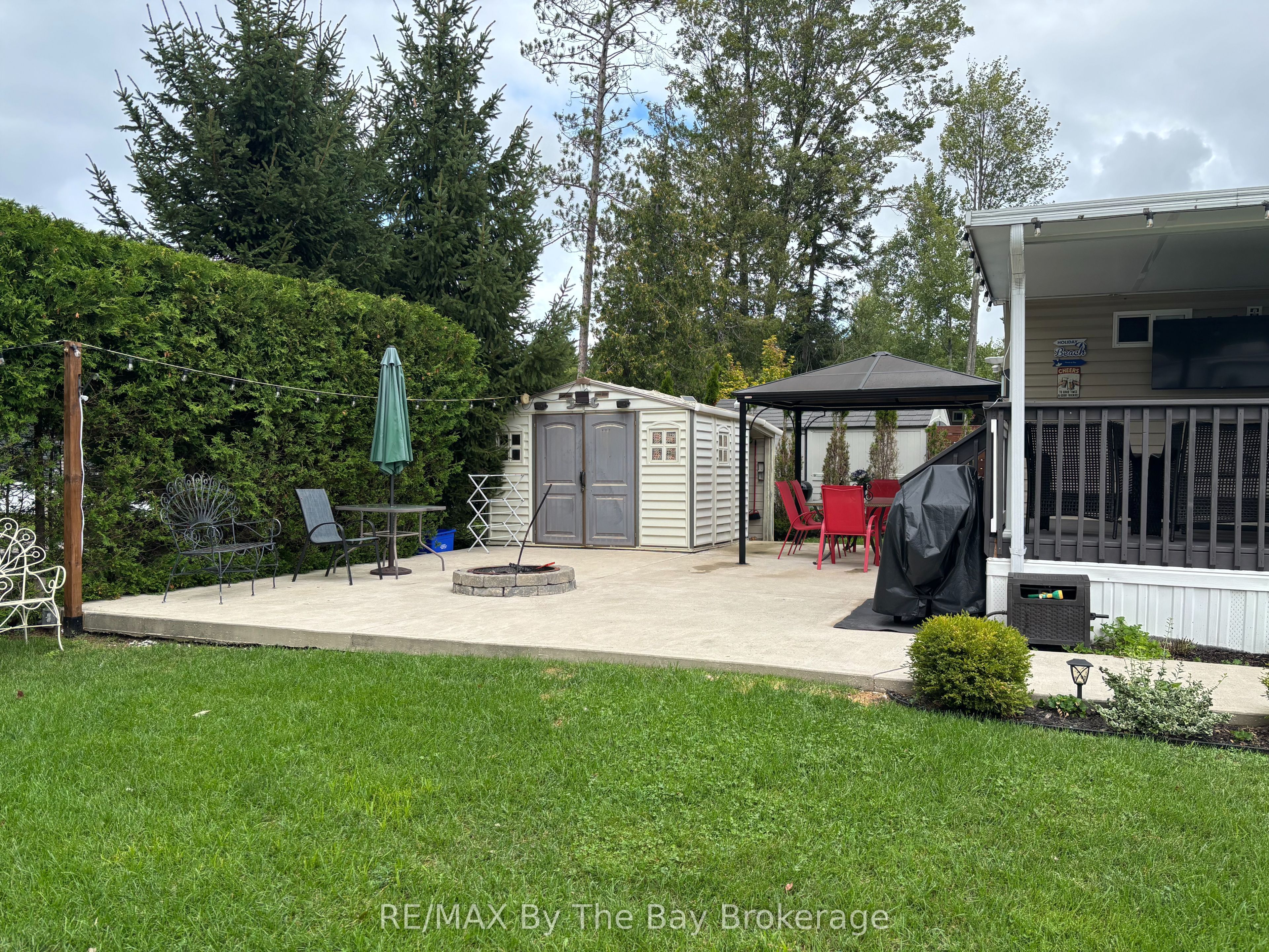 8 Kenora Trail Property Photo 2