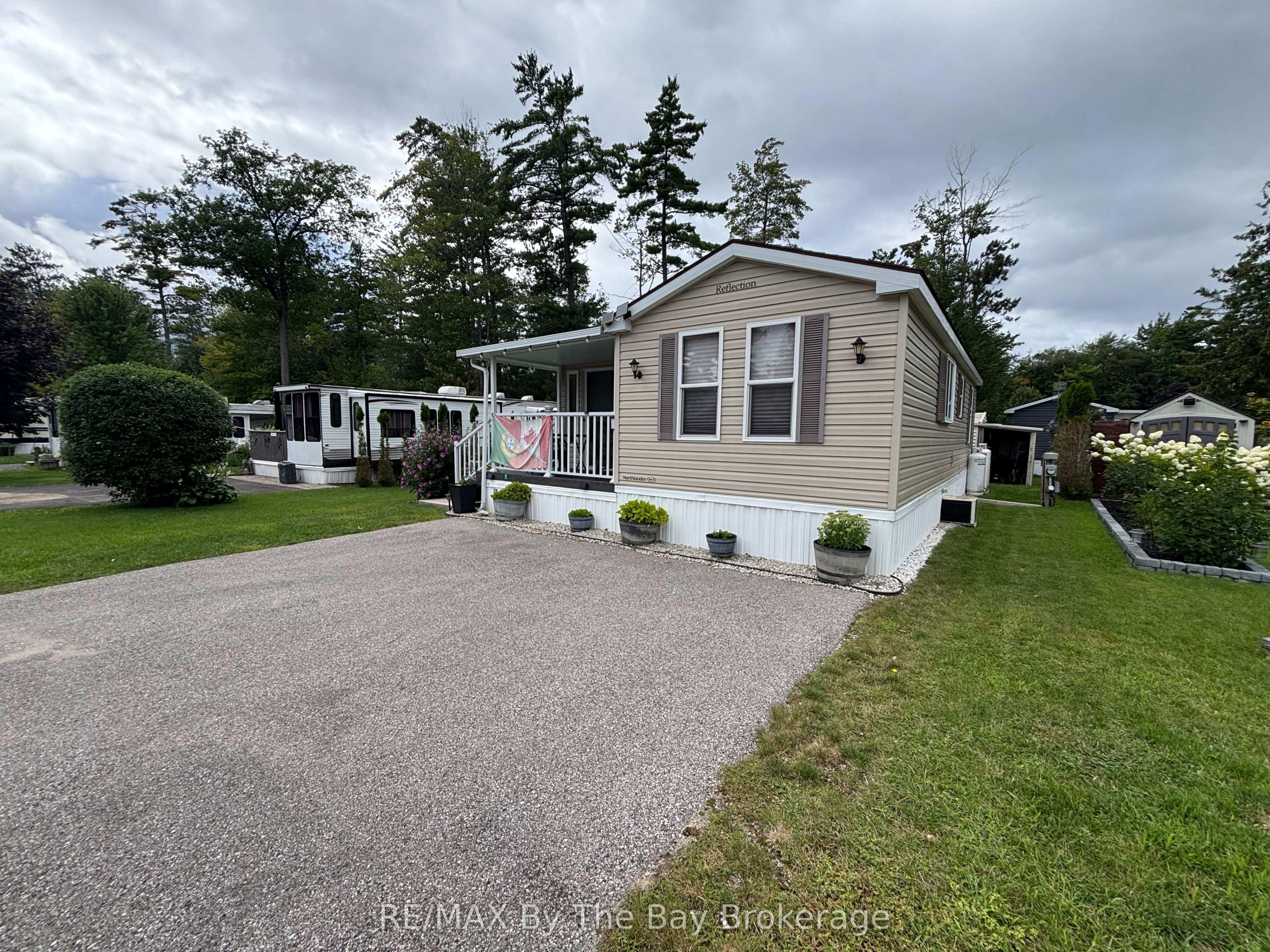 8 Kenora Trail Property Photo 3