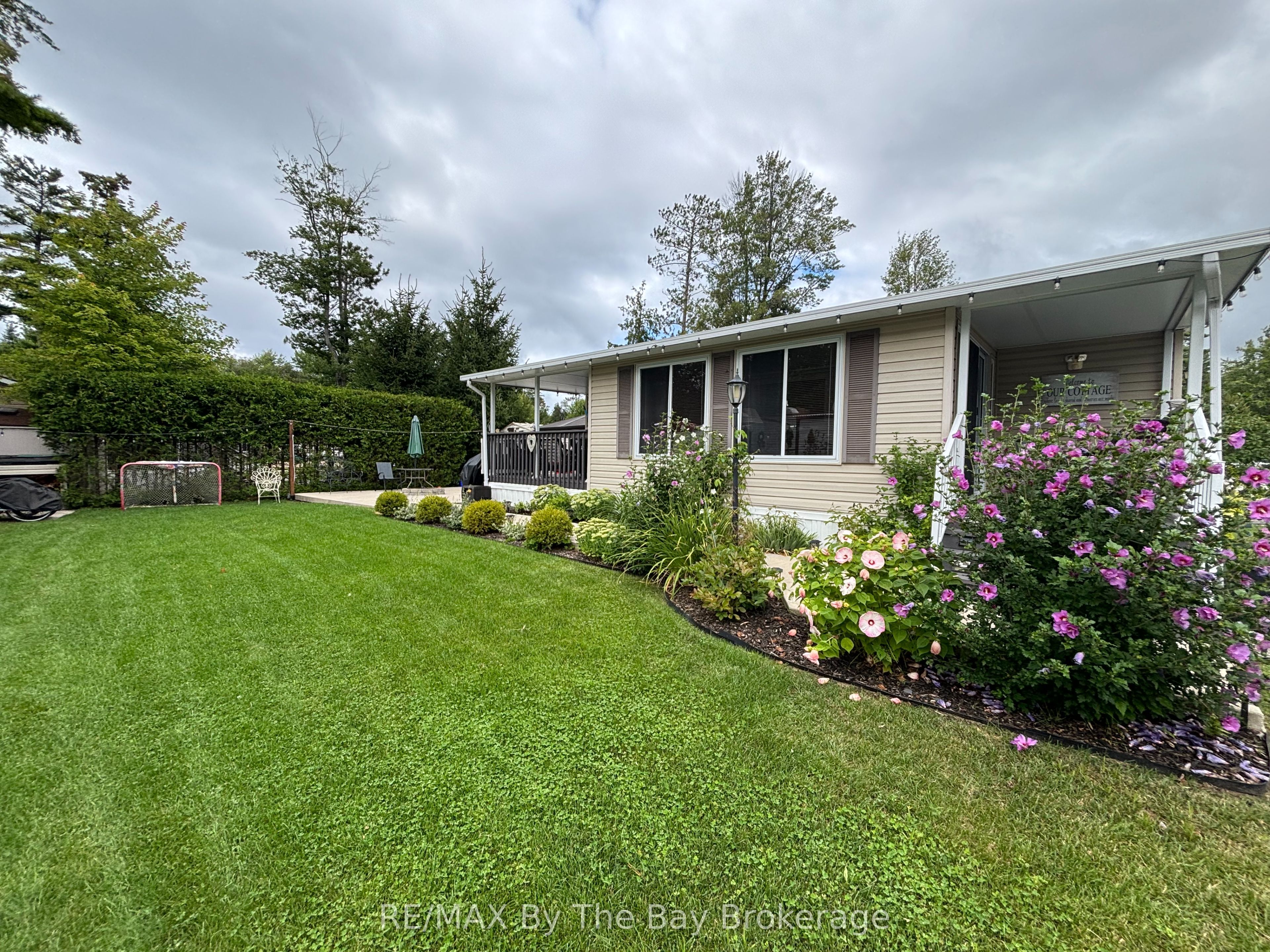8 Kenora Trail Property Photo 4