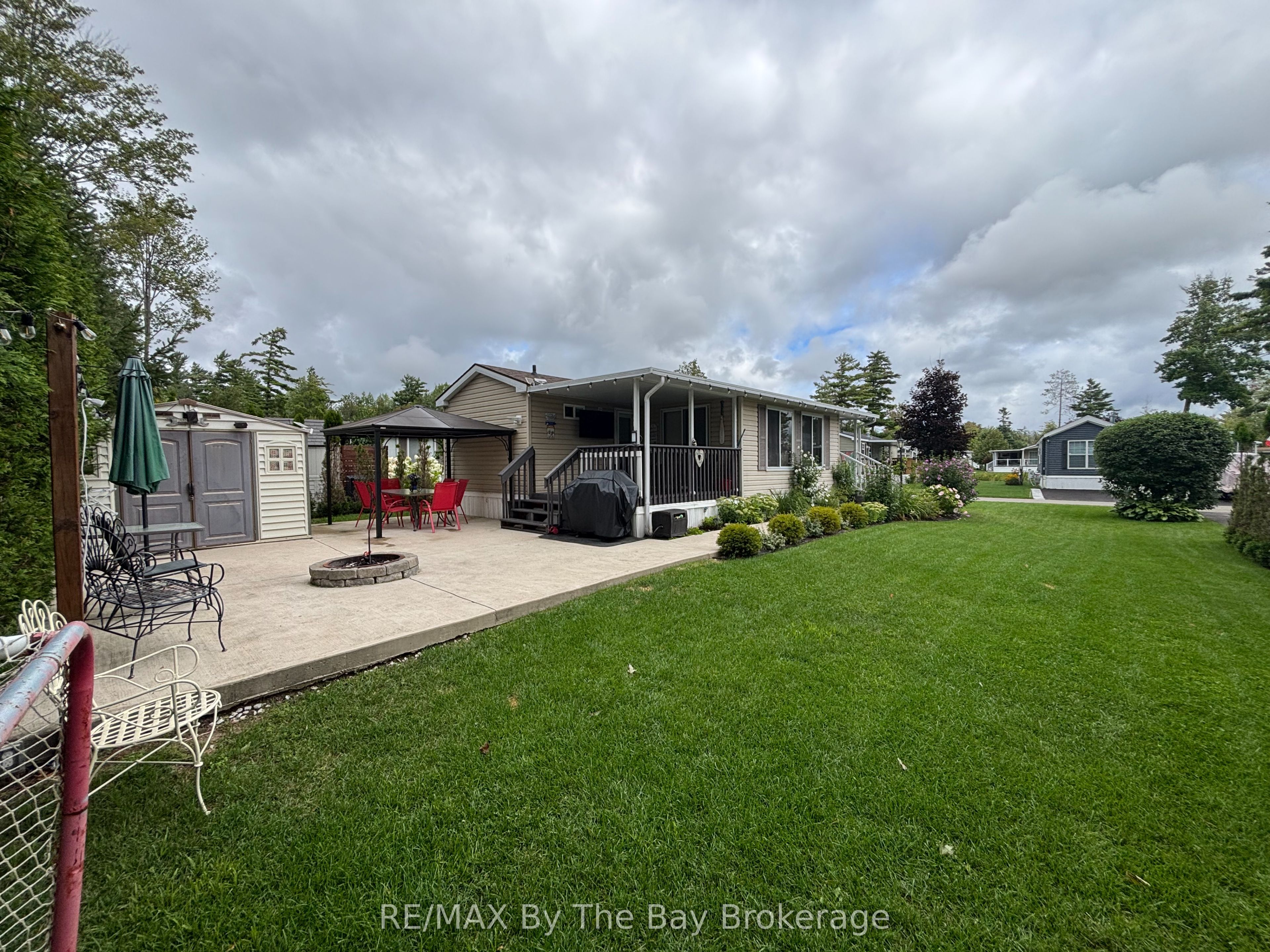 8 Kenora Trail Property Photo 5