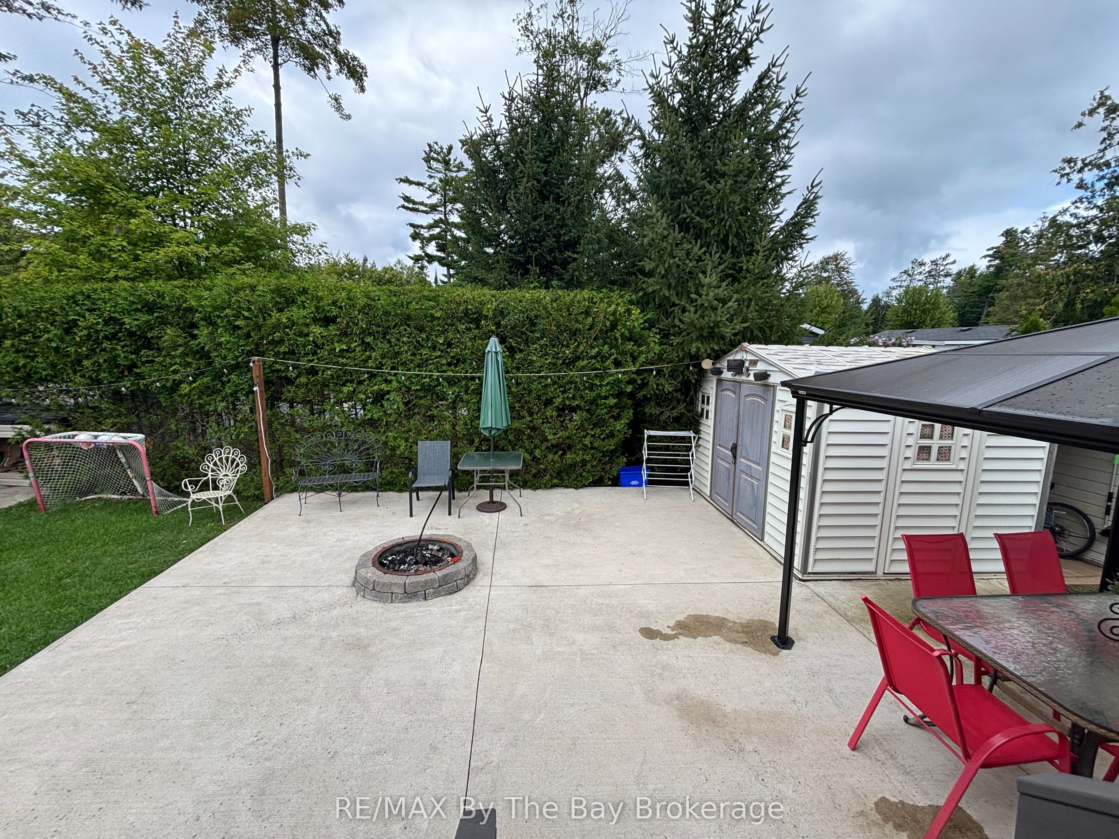 8 Kenora Trail Property Photo 7