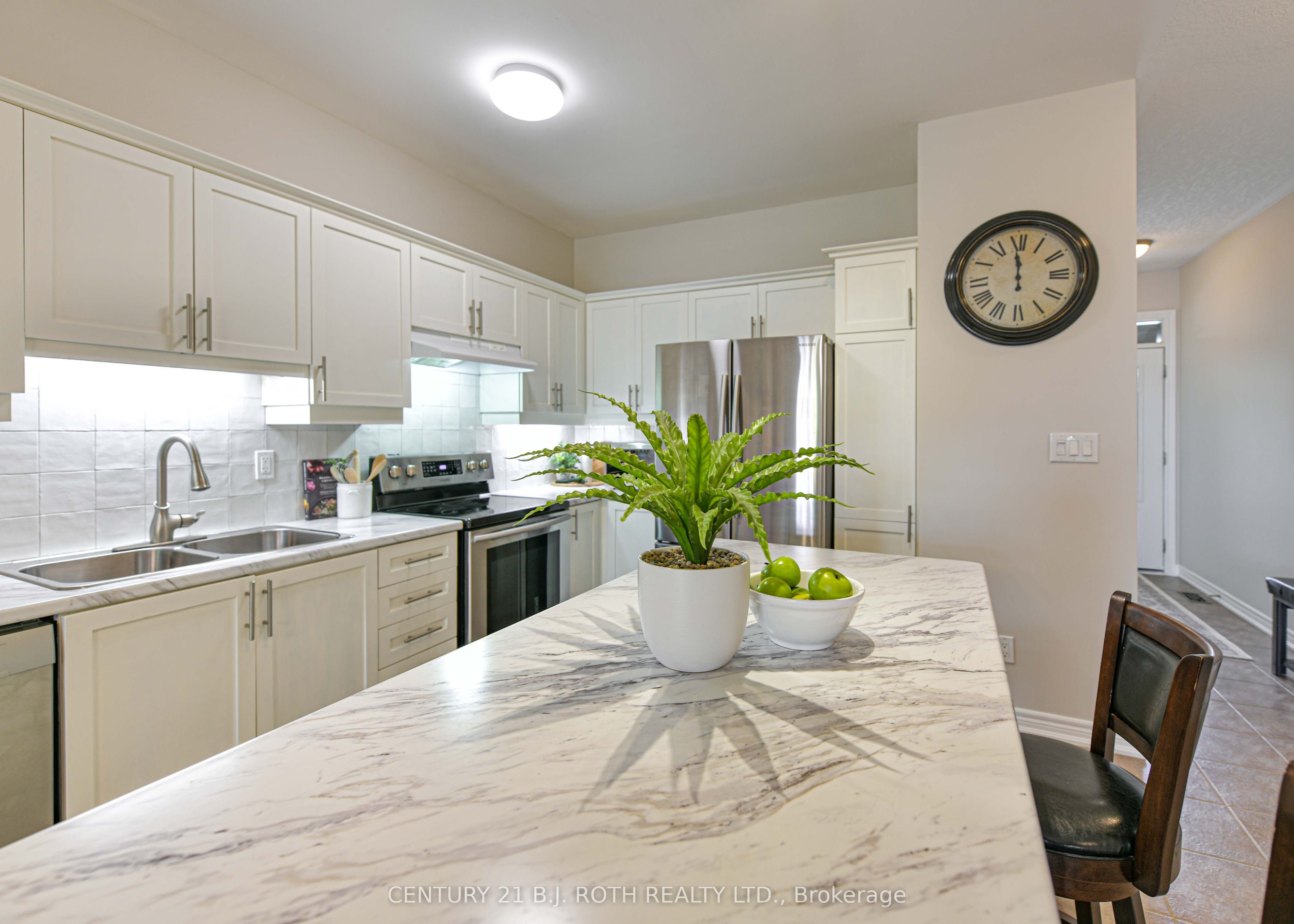 10 Canterbury Circle Property Photo 8