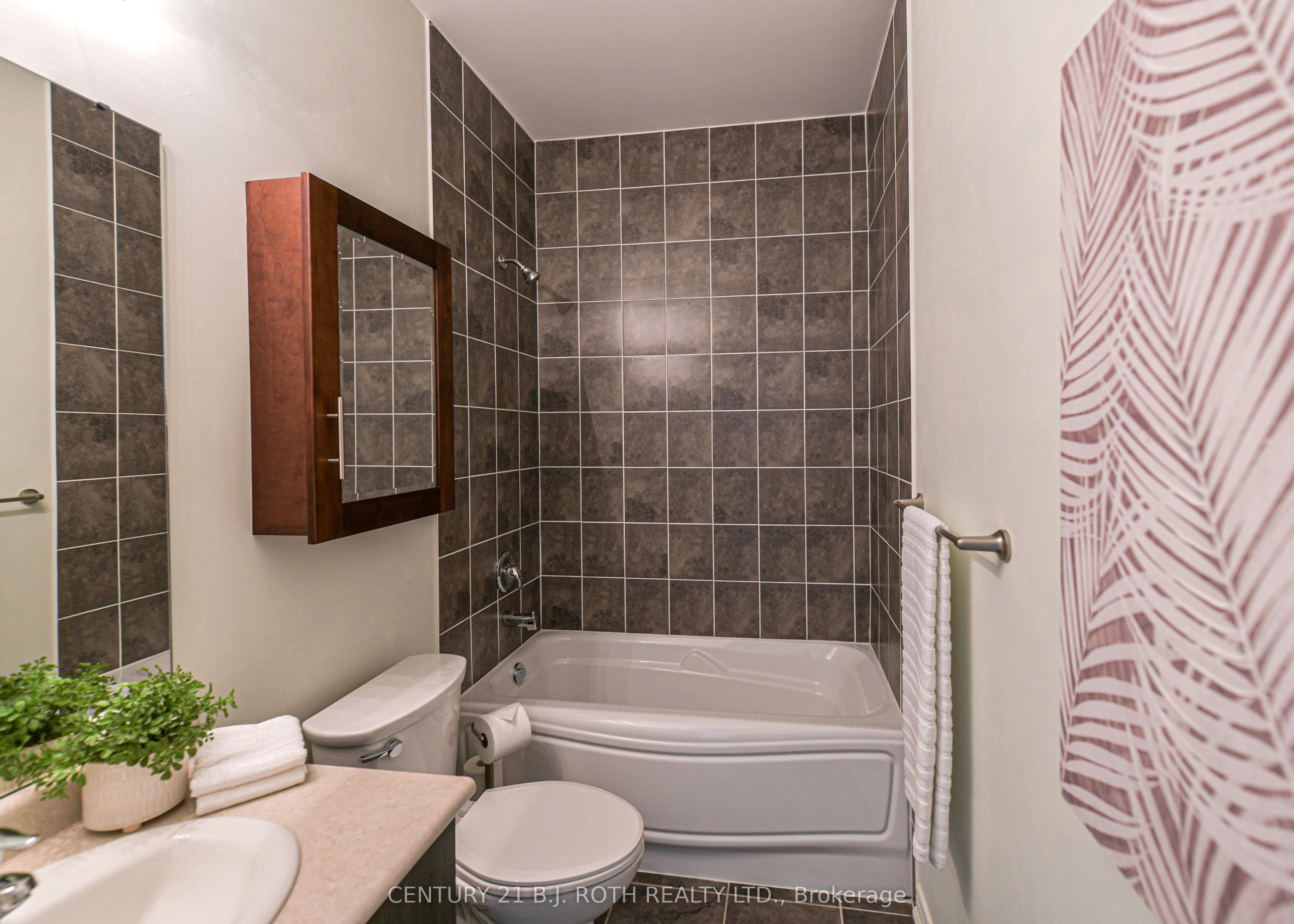 10 Canterbury Circle Property Photo 24