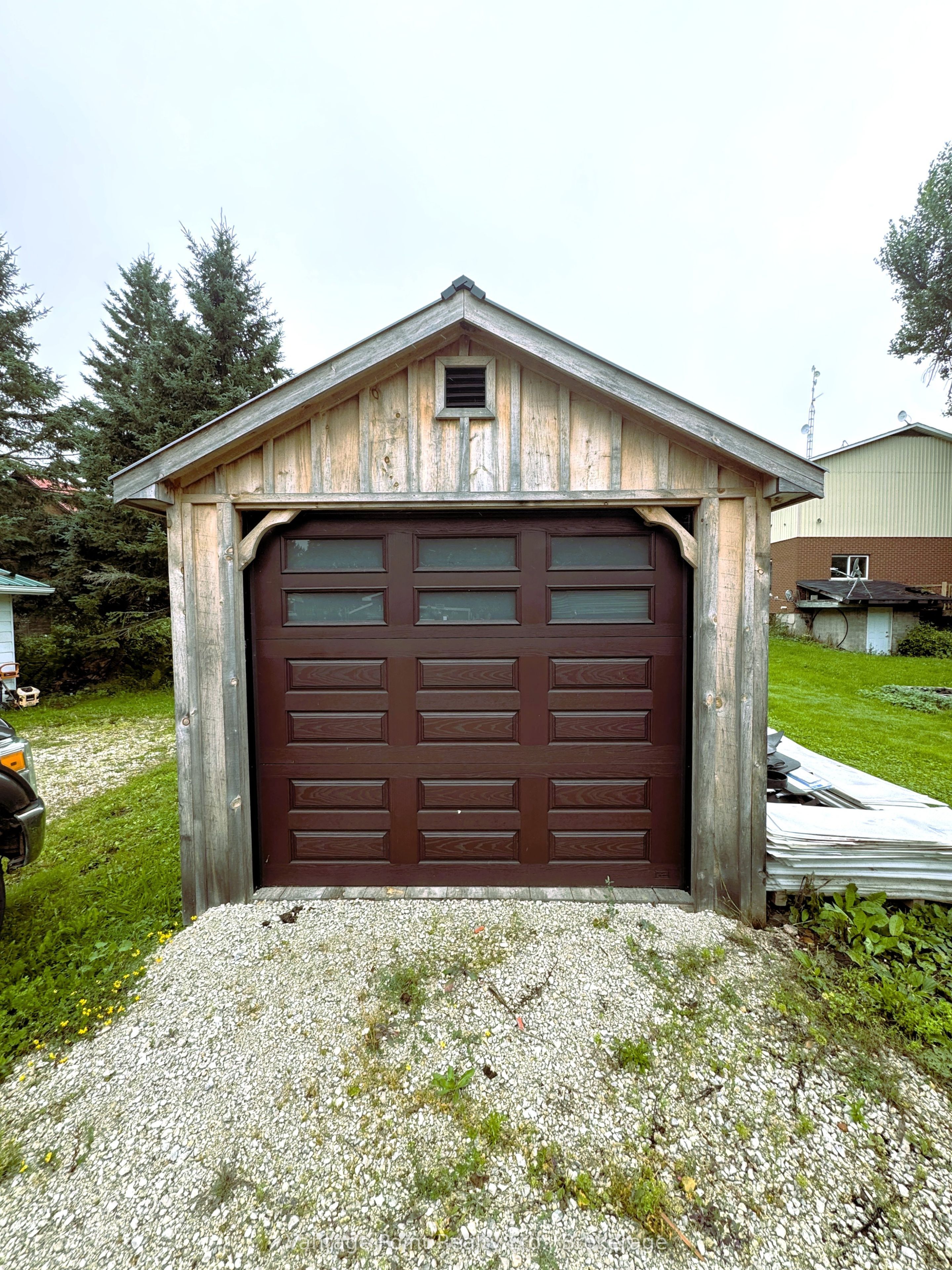 794097 124 Grey Road Property Photo 6