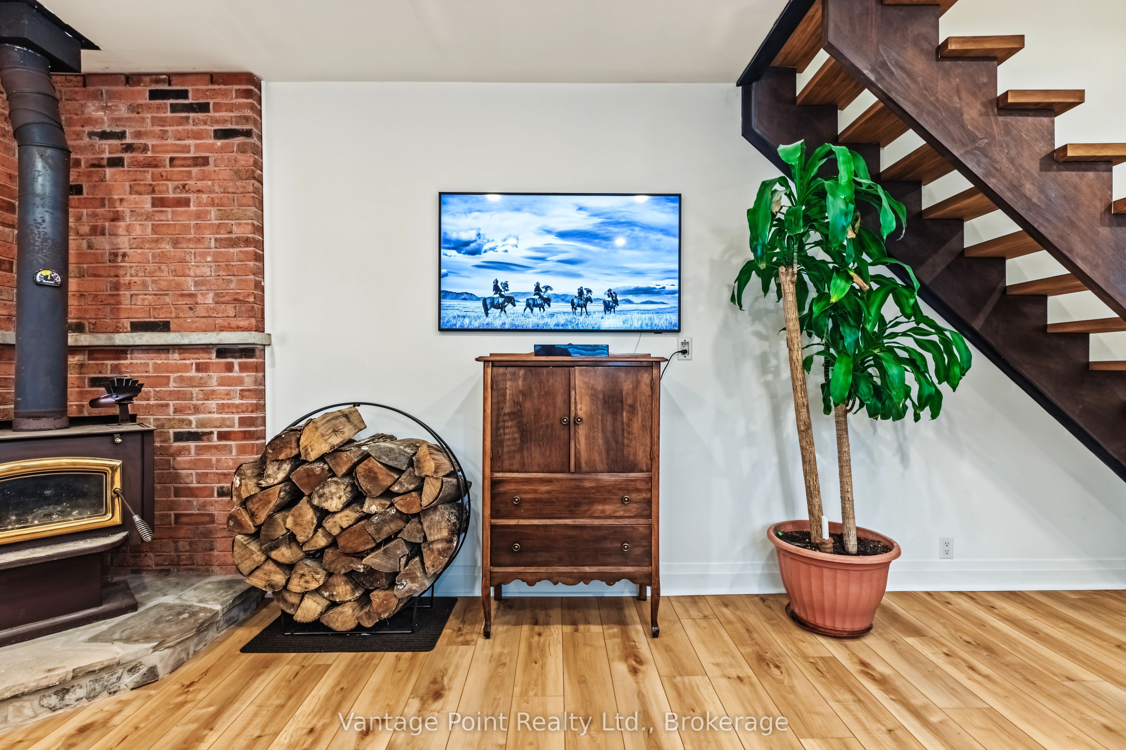 794097 124 Grey Road Property Photo 12