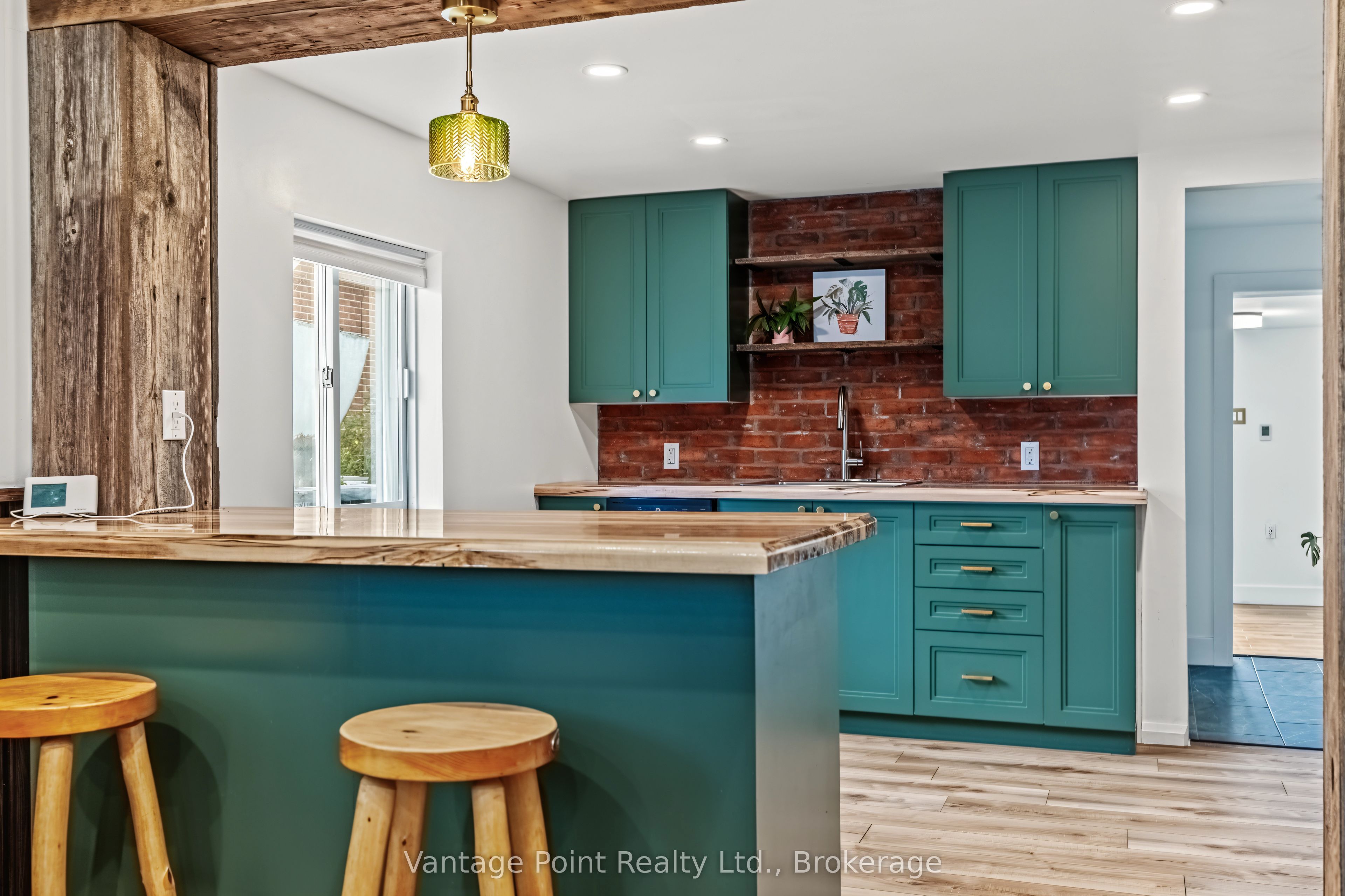 794097 124 Grey Road Property Photo 15