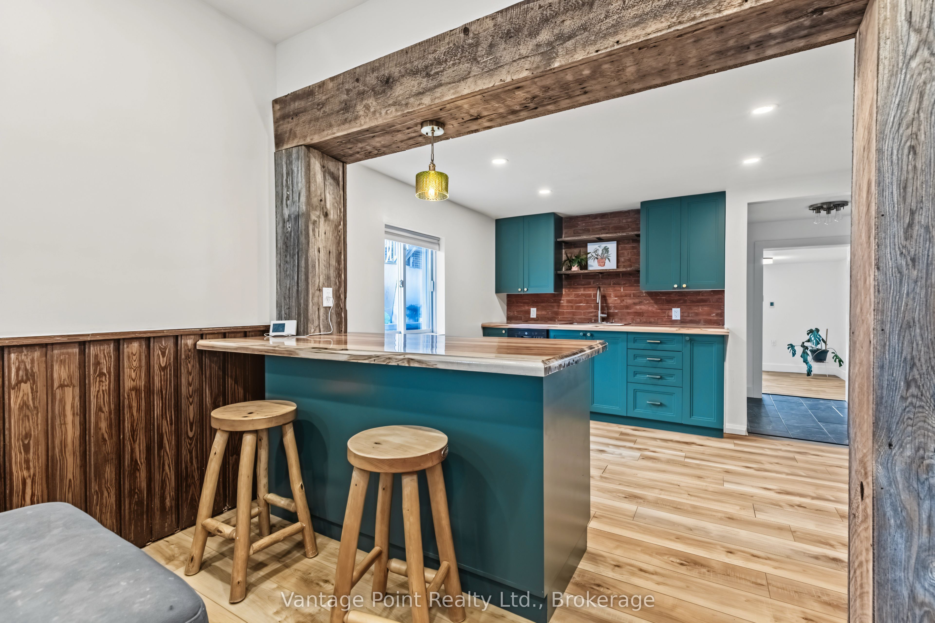 794097 124 Grey Road Property Photo 16