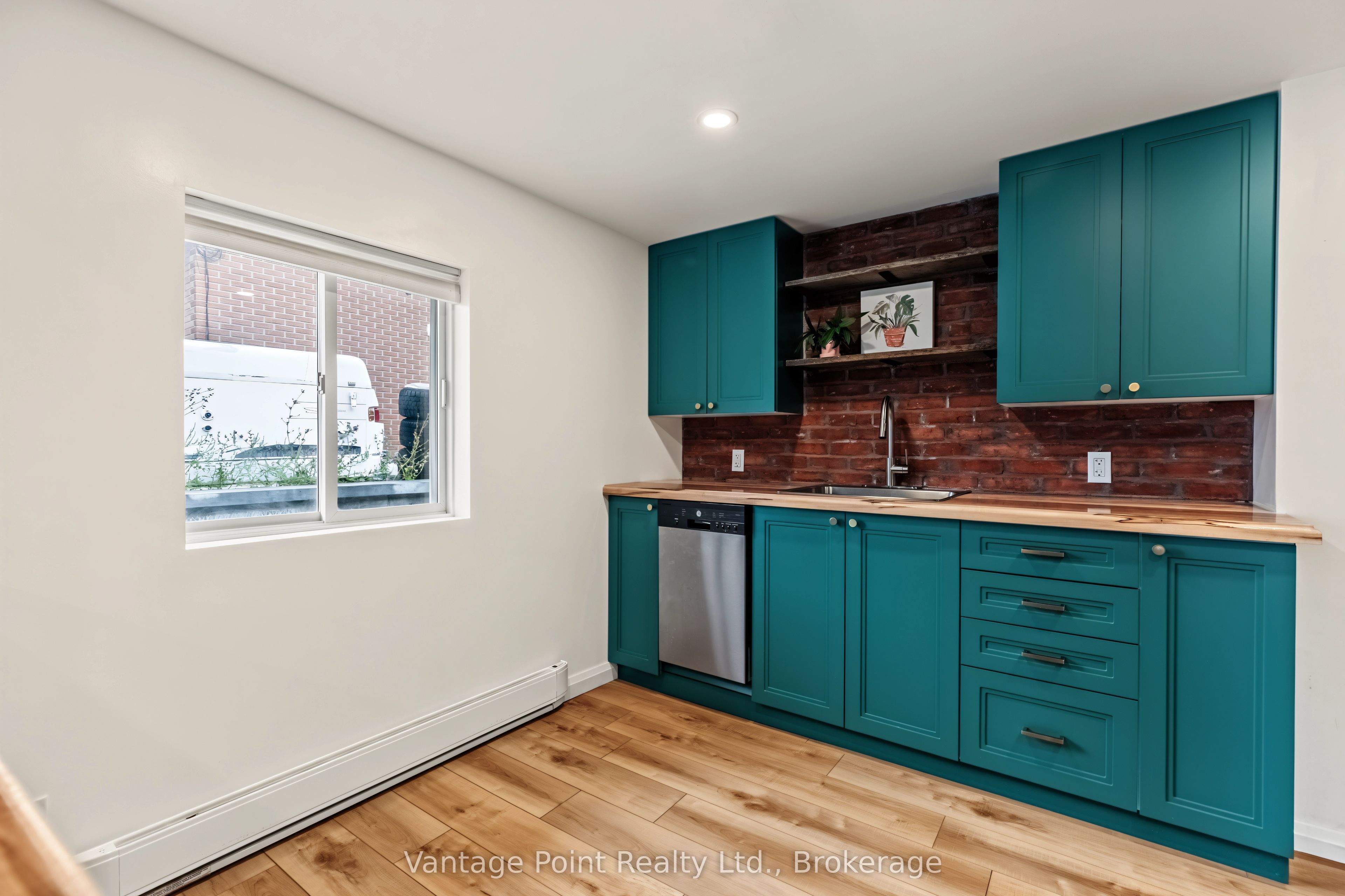 794097 124 Grey Road Property Photo 17