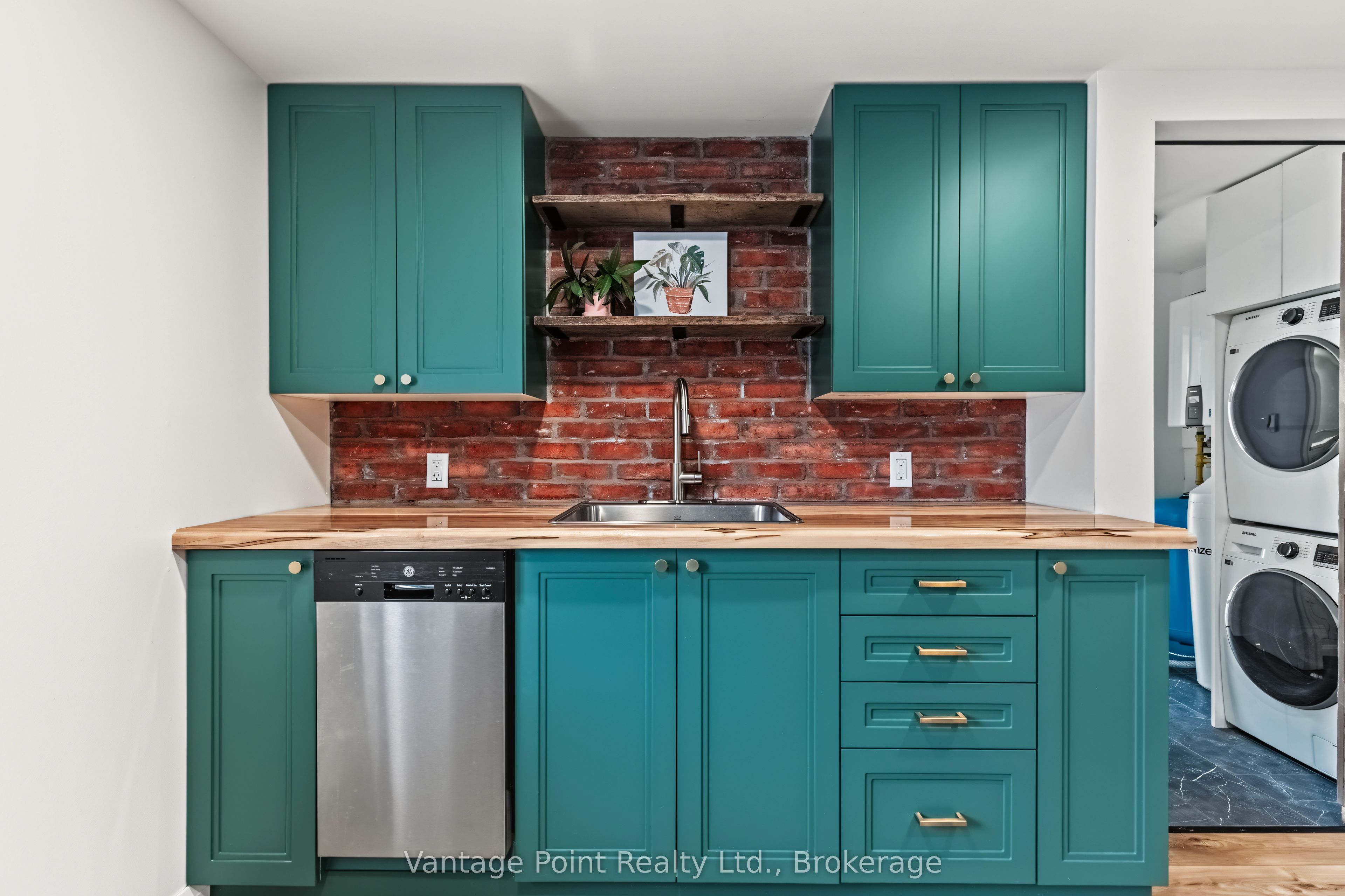 794097 124 Grey Road Property Photo 18