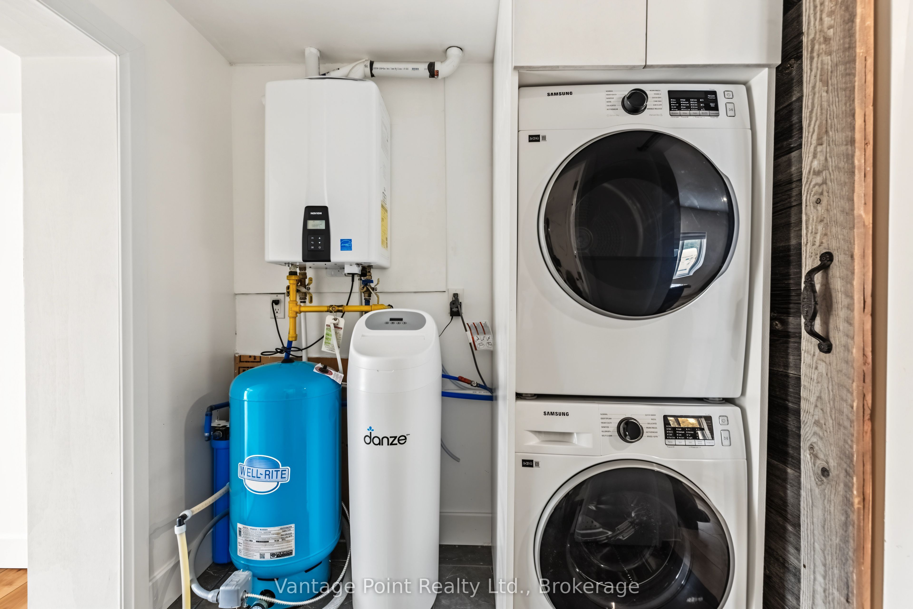 794097 124 Grey Road Property Photo 32