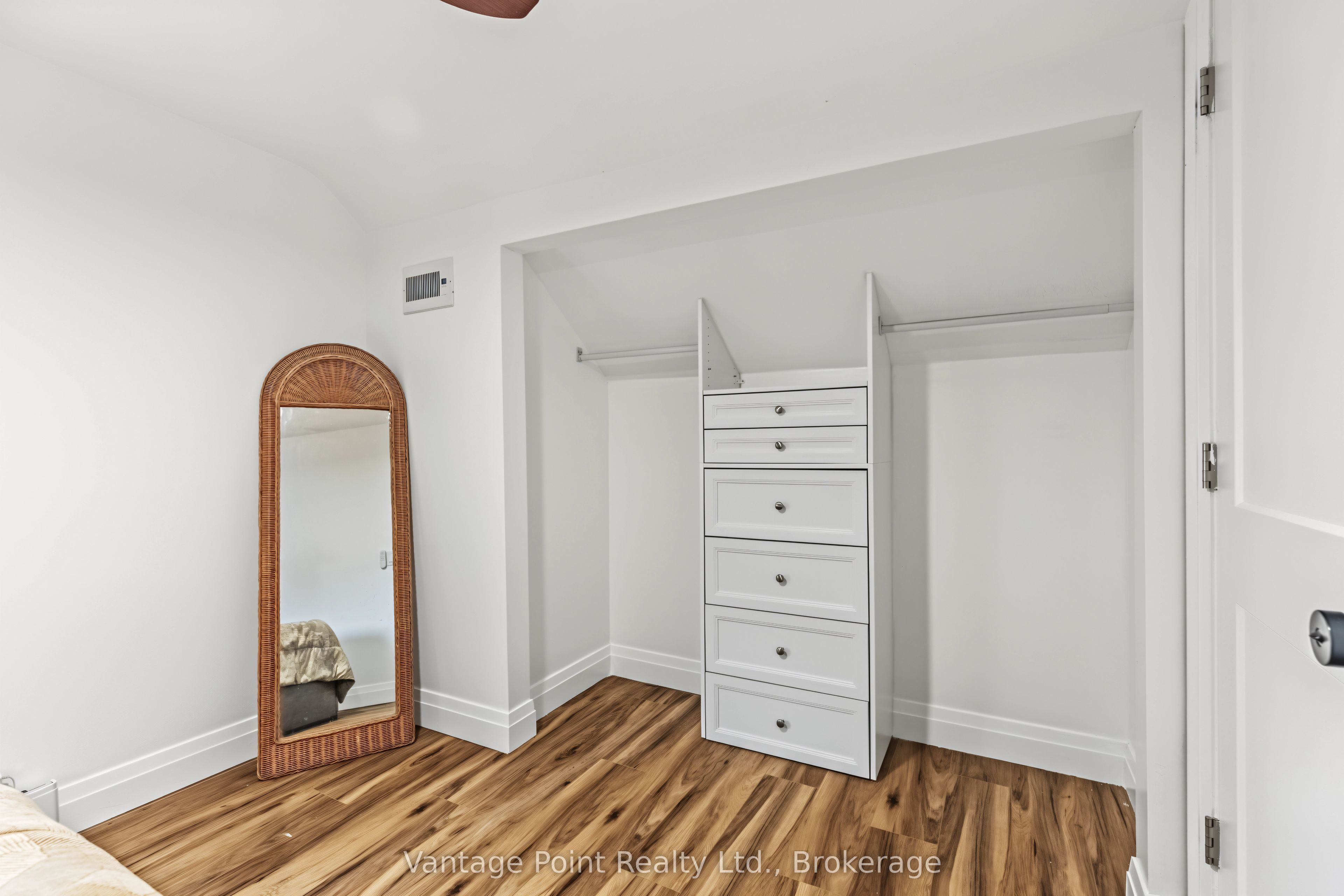 794097 124 Grey Road Property Photo 36