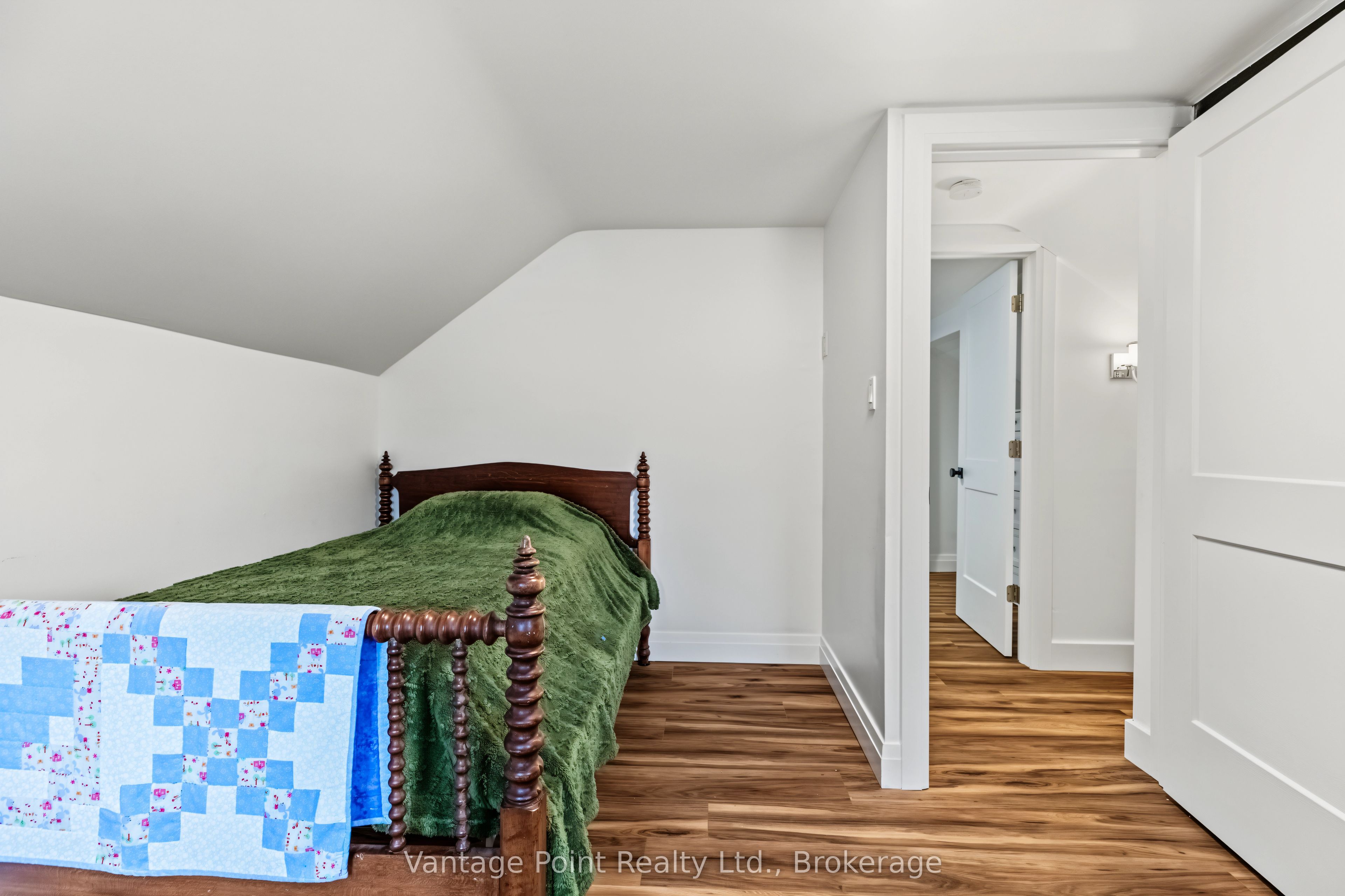 794097 124 Grey Road Property Photo 38
