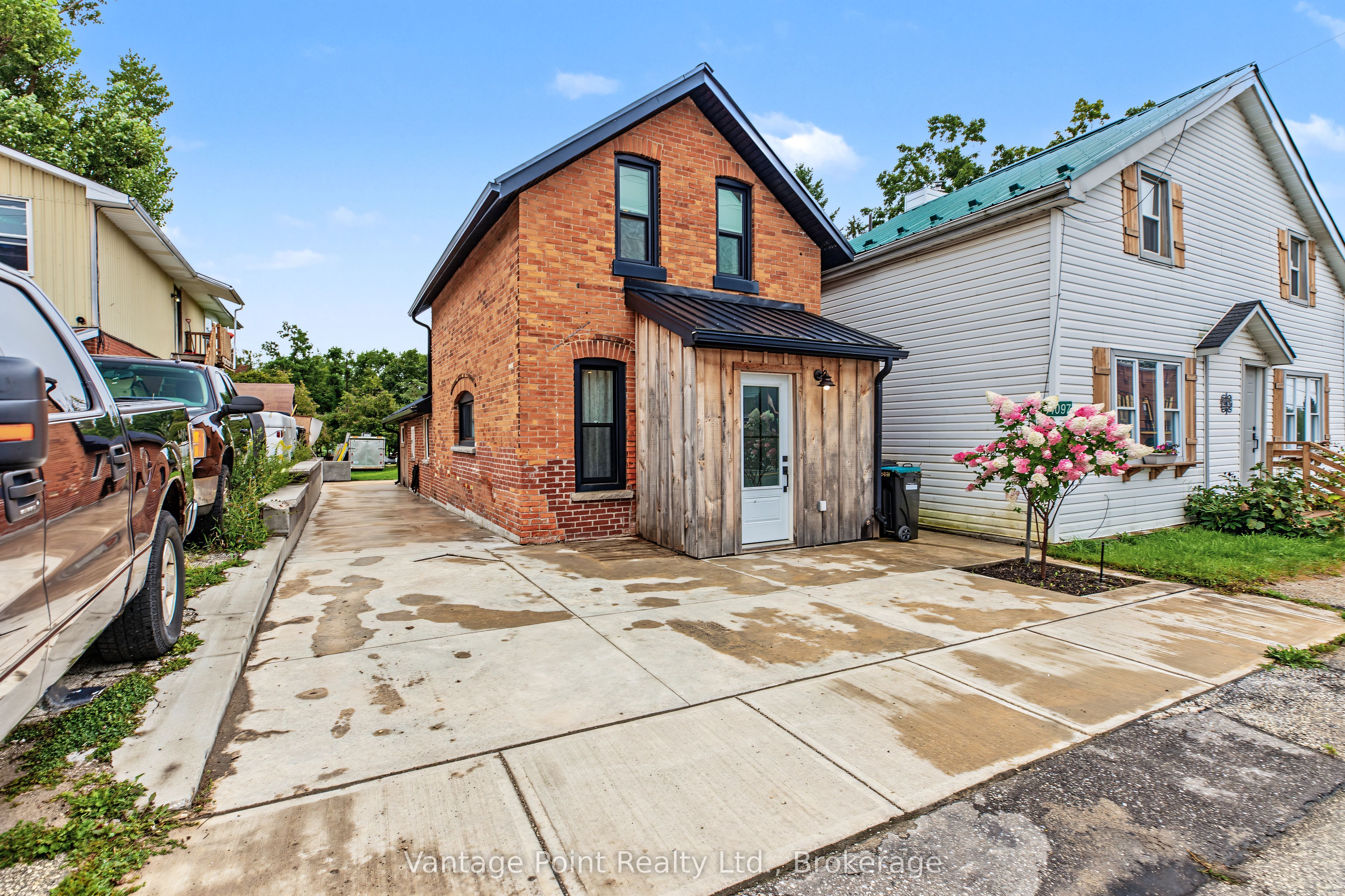 794097 124 Grey Road Property Photo 40