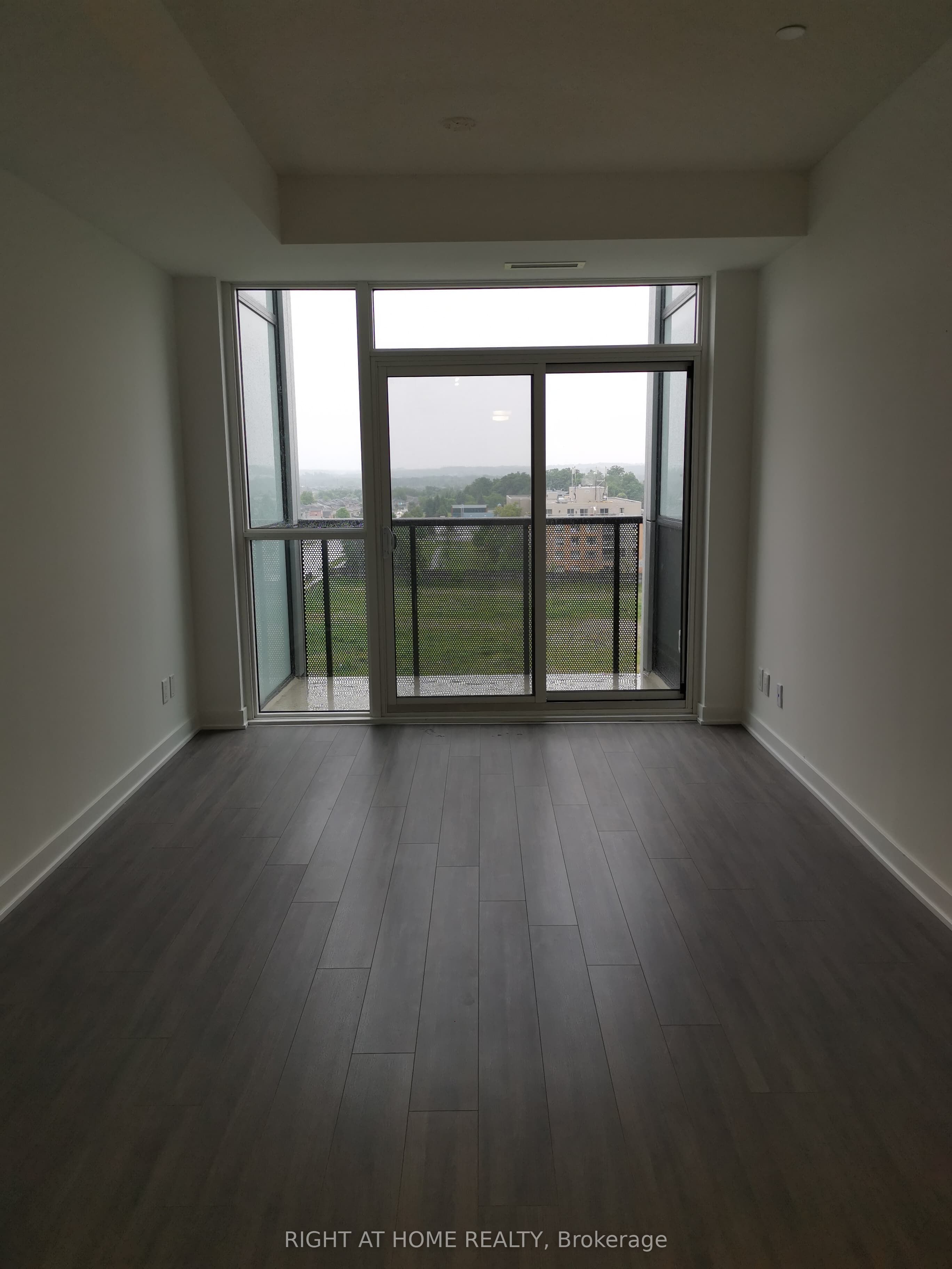 681 E Yonge Street E 612 Property Photo 5