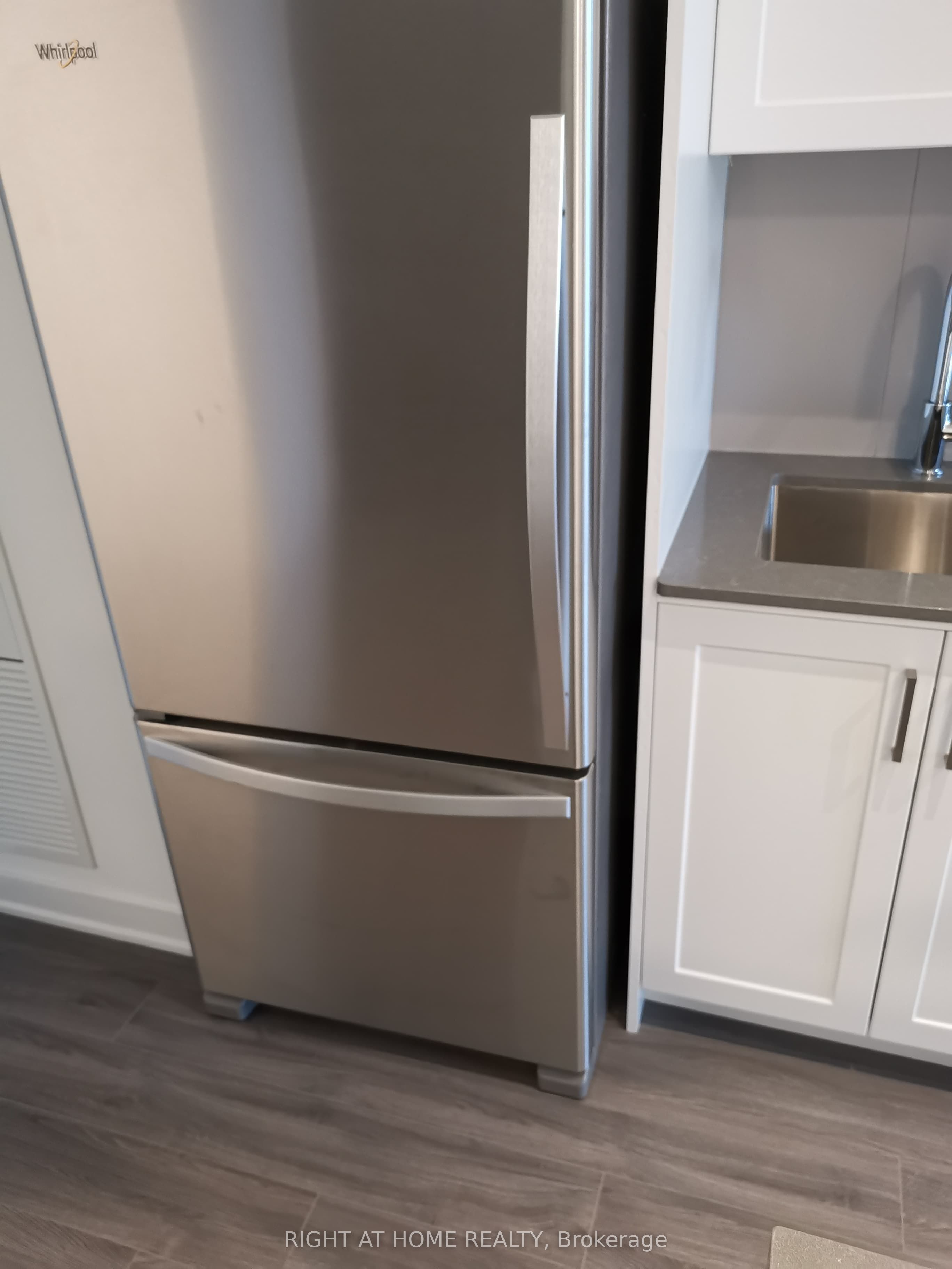 681 E Yonge Street E 612 Property Photo 13