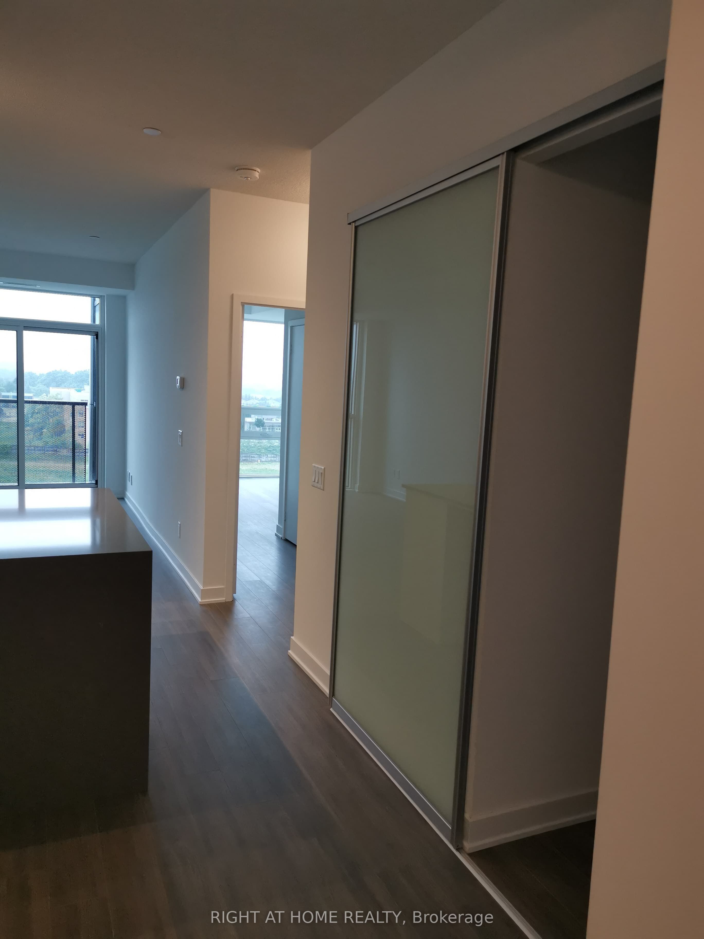 681 E Yonge Street E 612 Property Photo 15