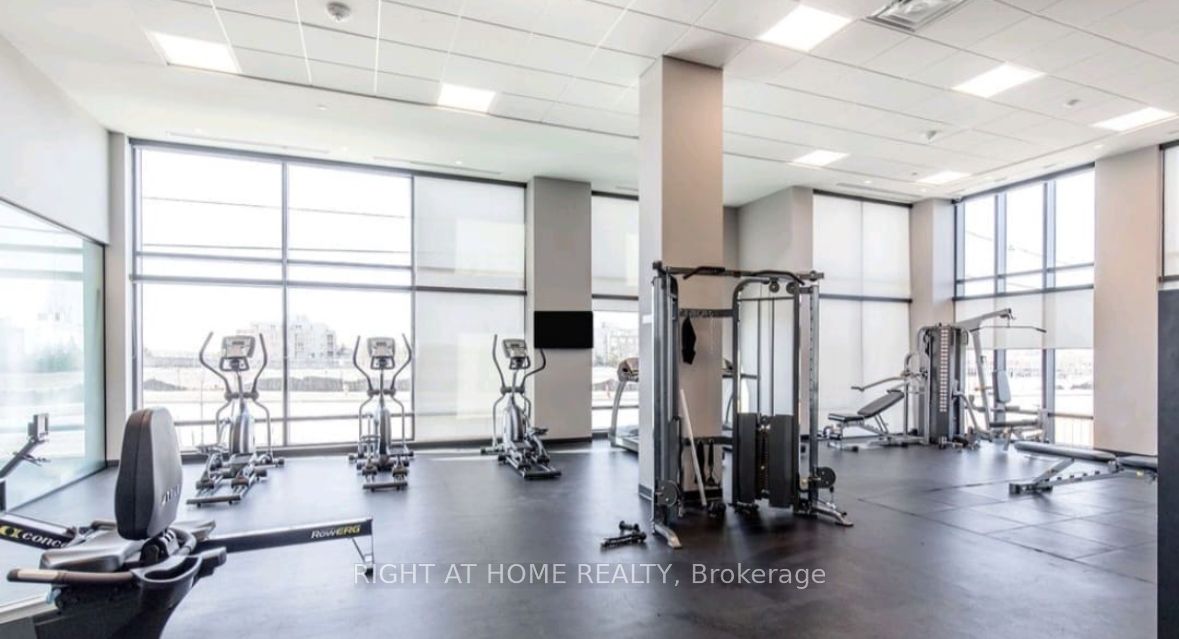 681 E Yonge Street E 612 Property Photo 17