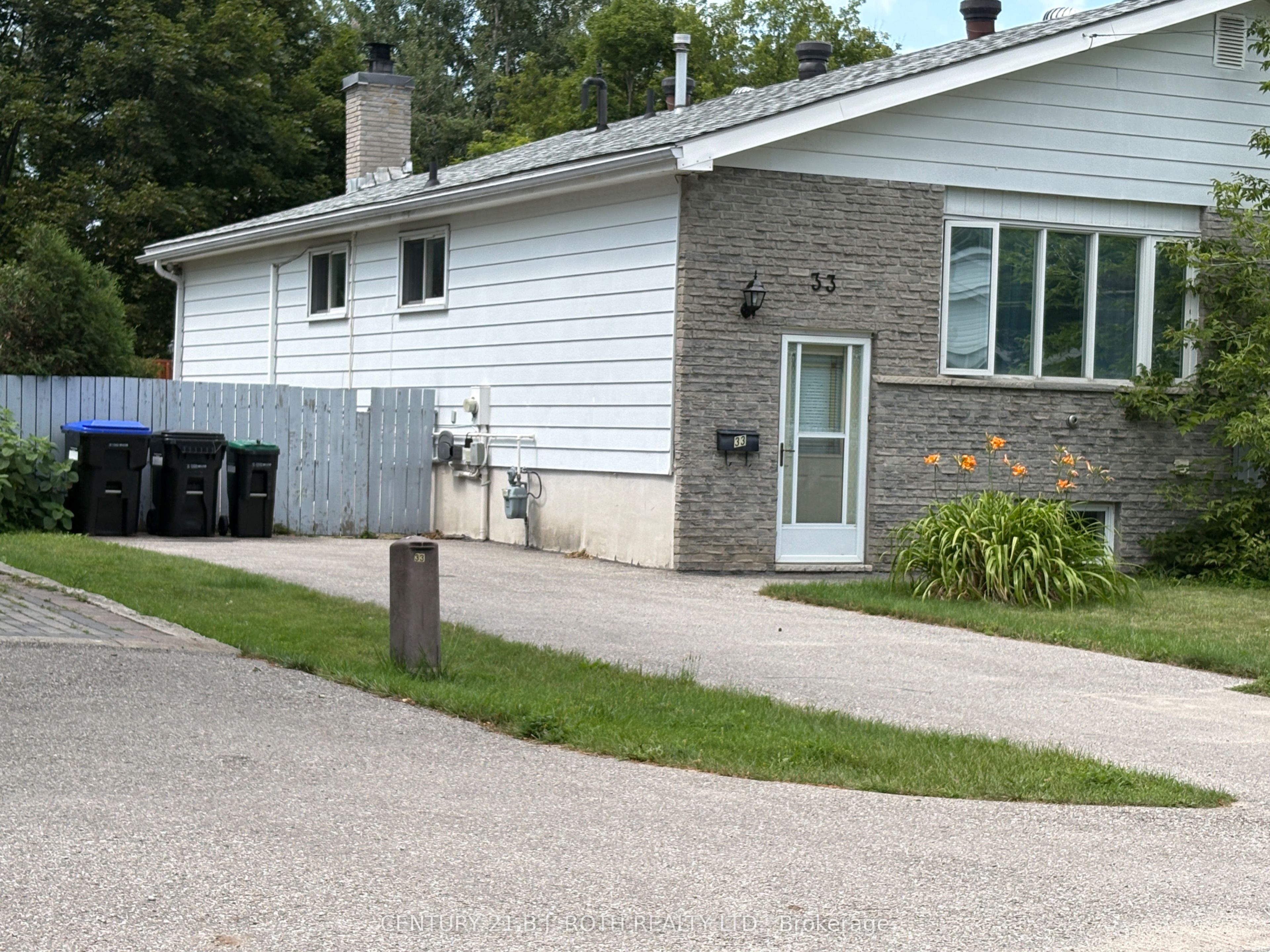 33 Beaumaur Drive Property Photo 1