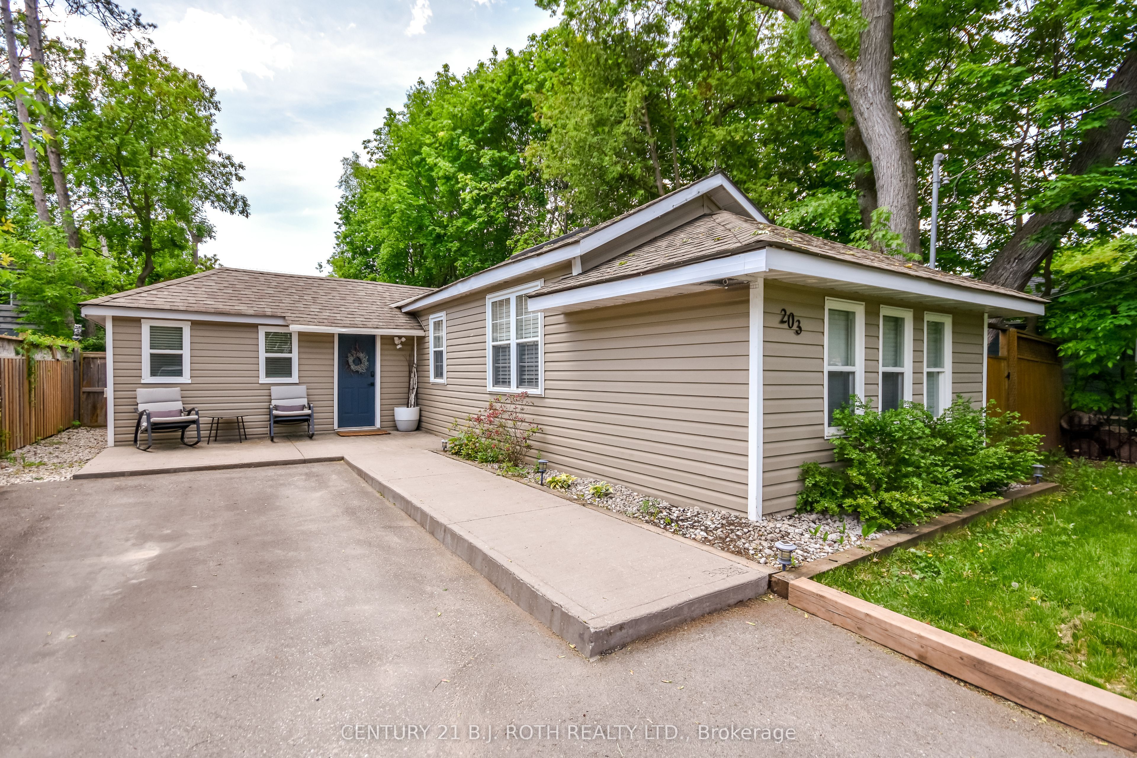 203 Southview Road Property Photo 2