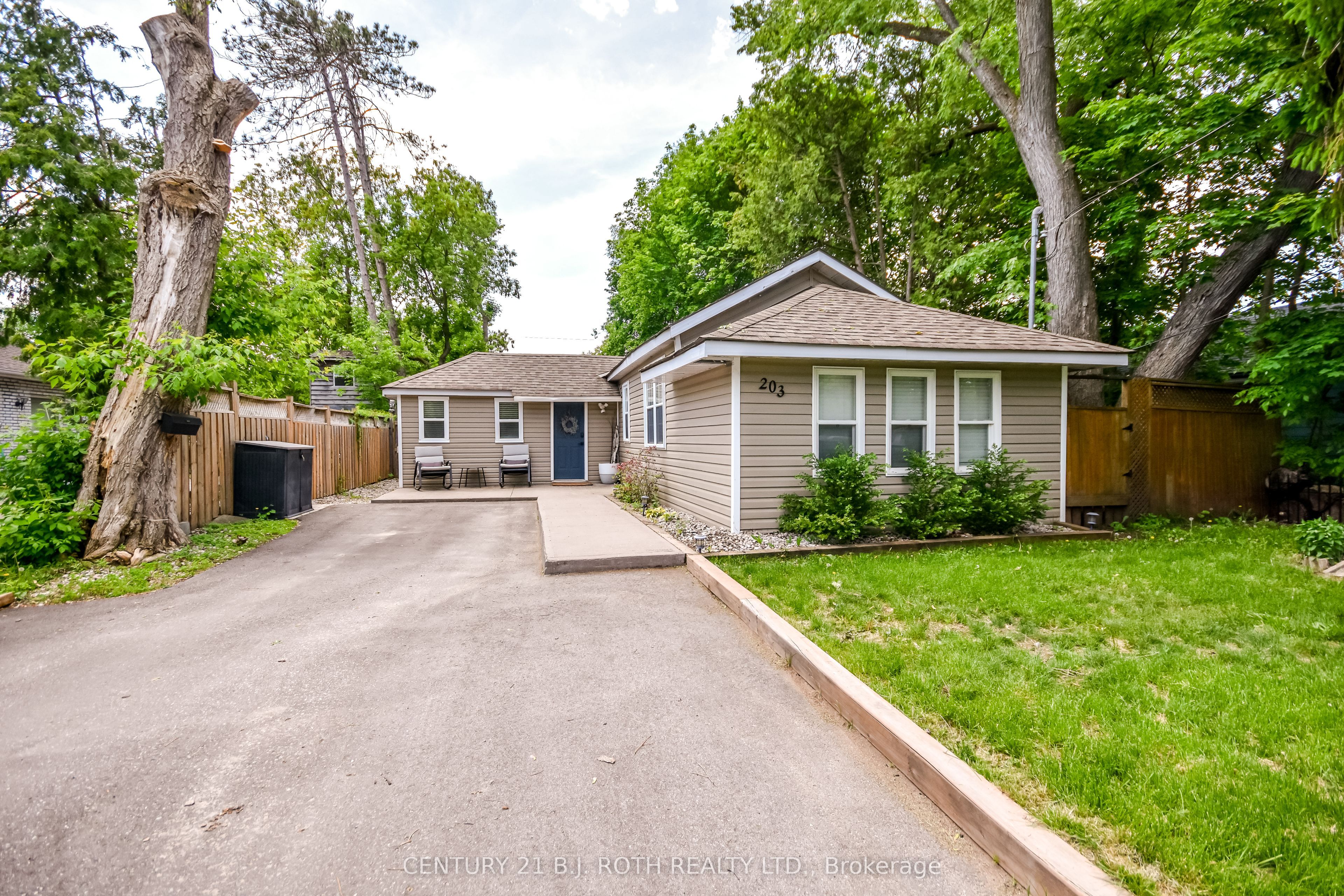 203 Southview Road Property Photo 3