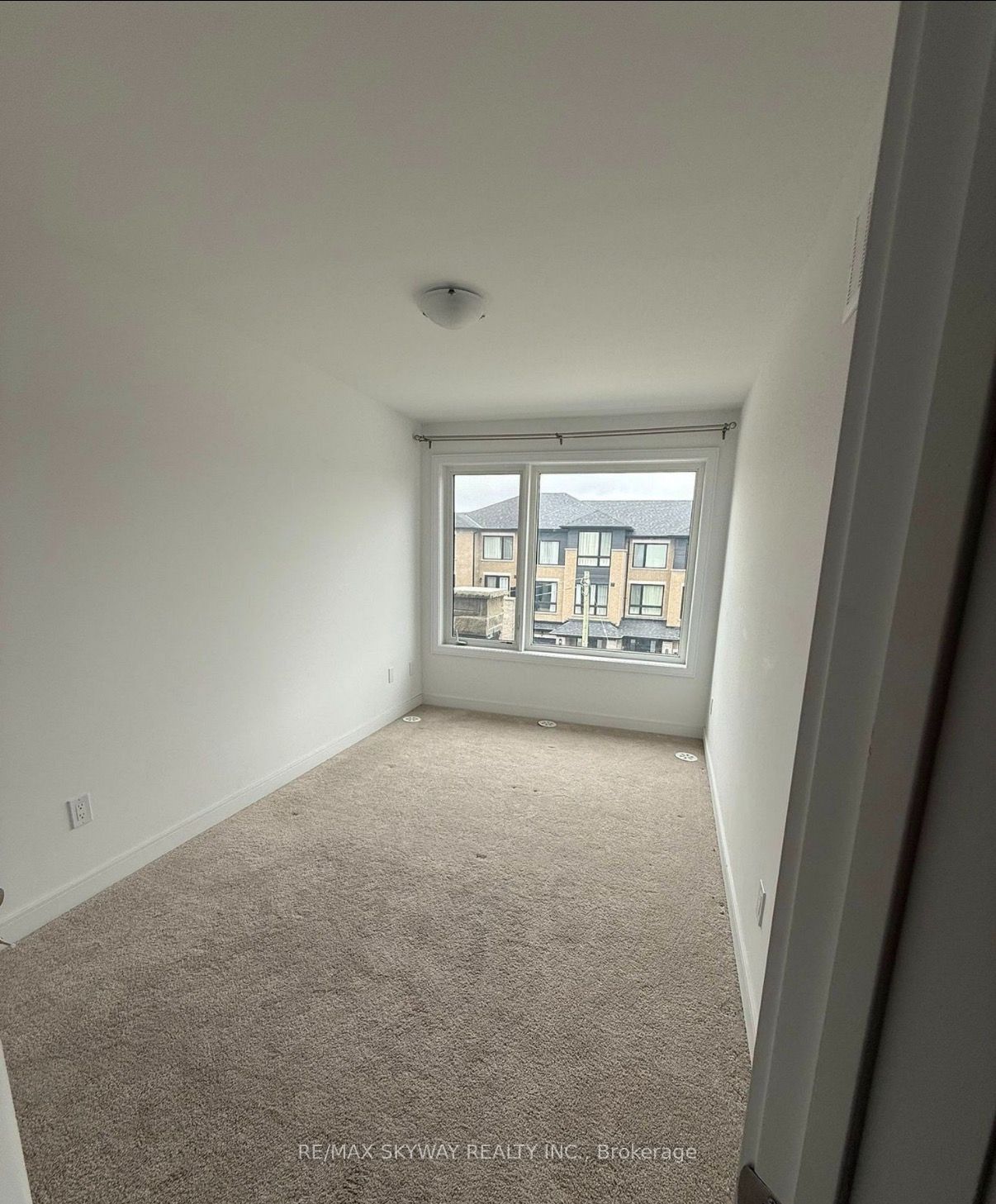 10 Blue Forest Crescent Property Photo 2
