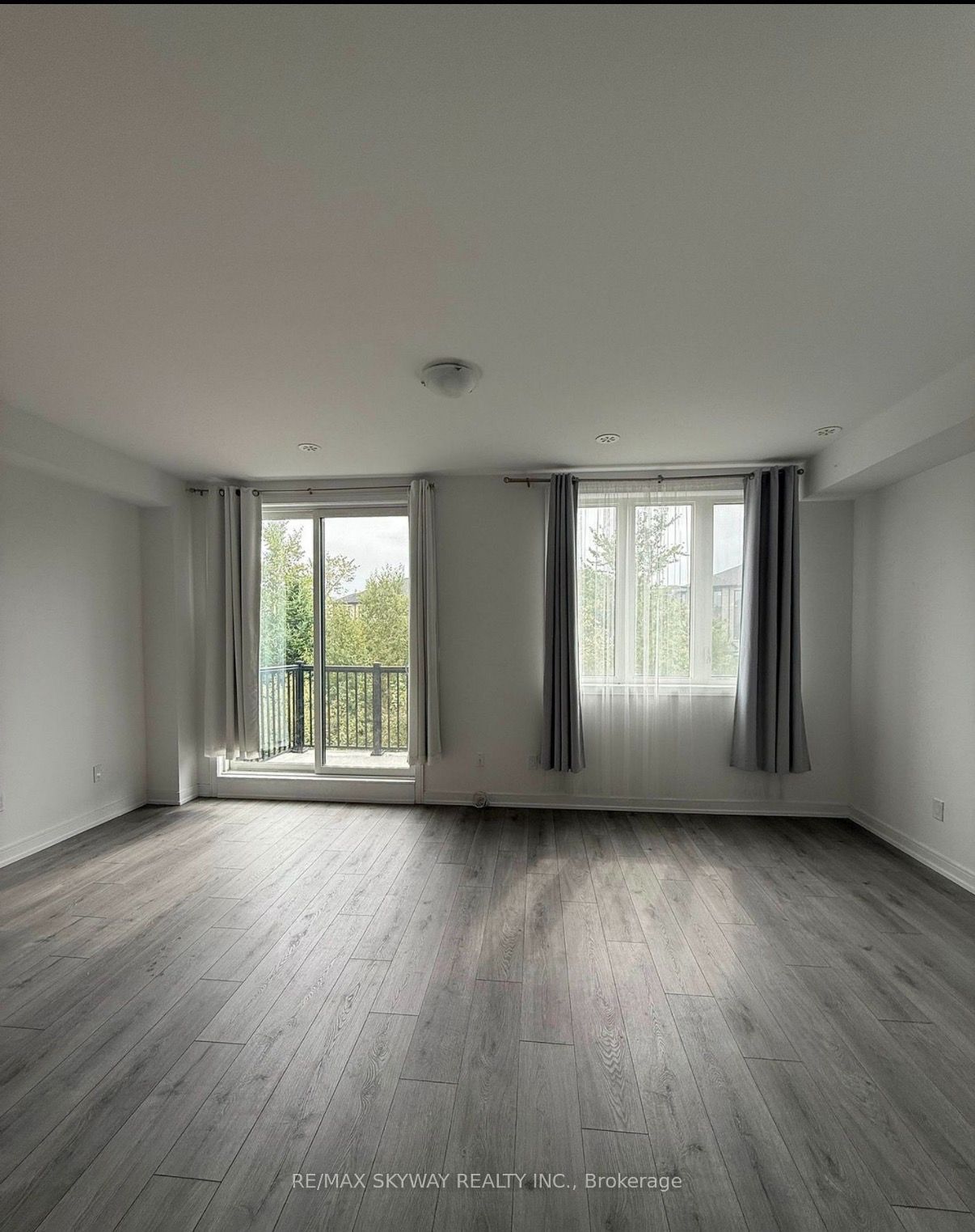 10 Blue Forest Crescent Property Photo 12