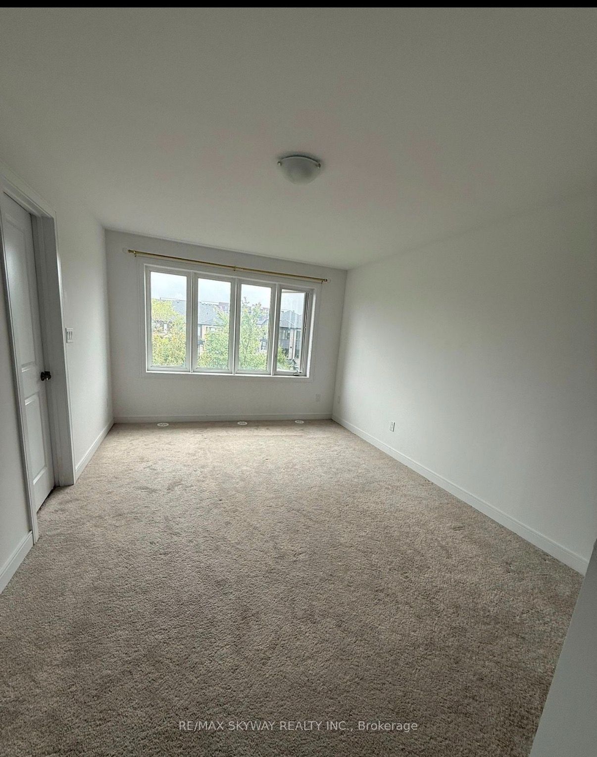 10 Blue Forest Crescent Property Photo 13