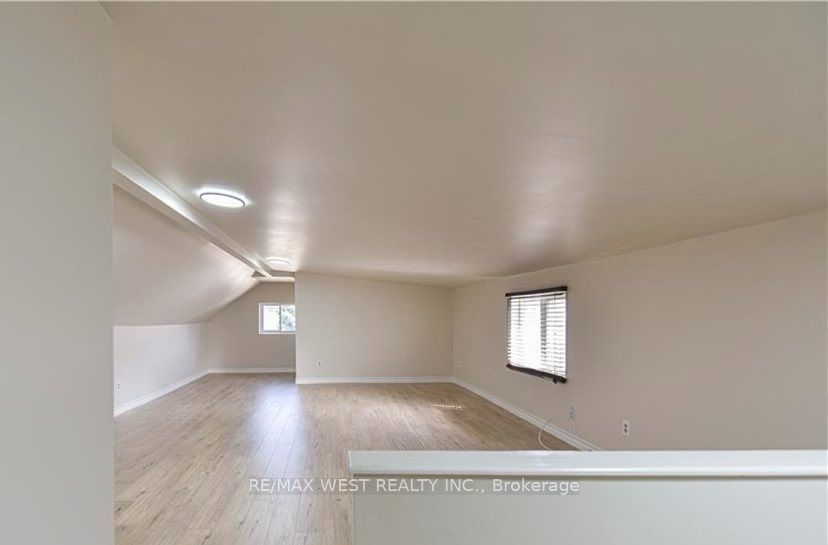 39 Westmount Drive S Property Photo 1