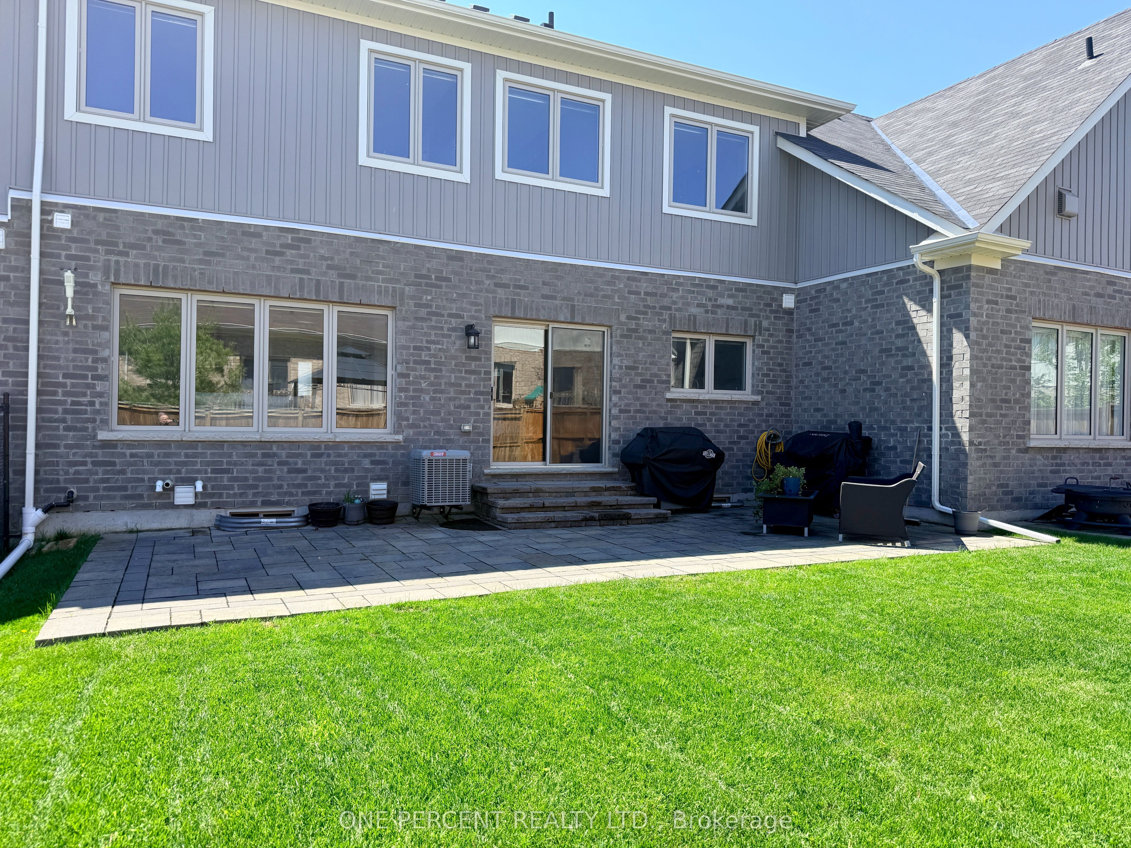 52 Bianca Crescent Property Photo 3