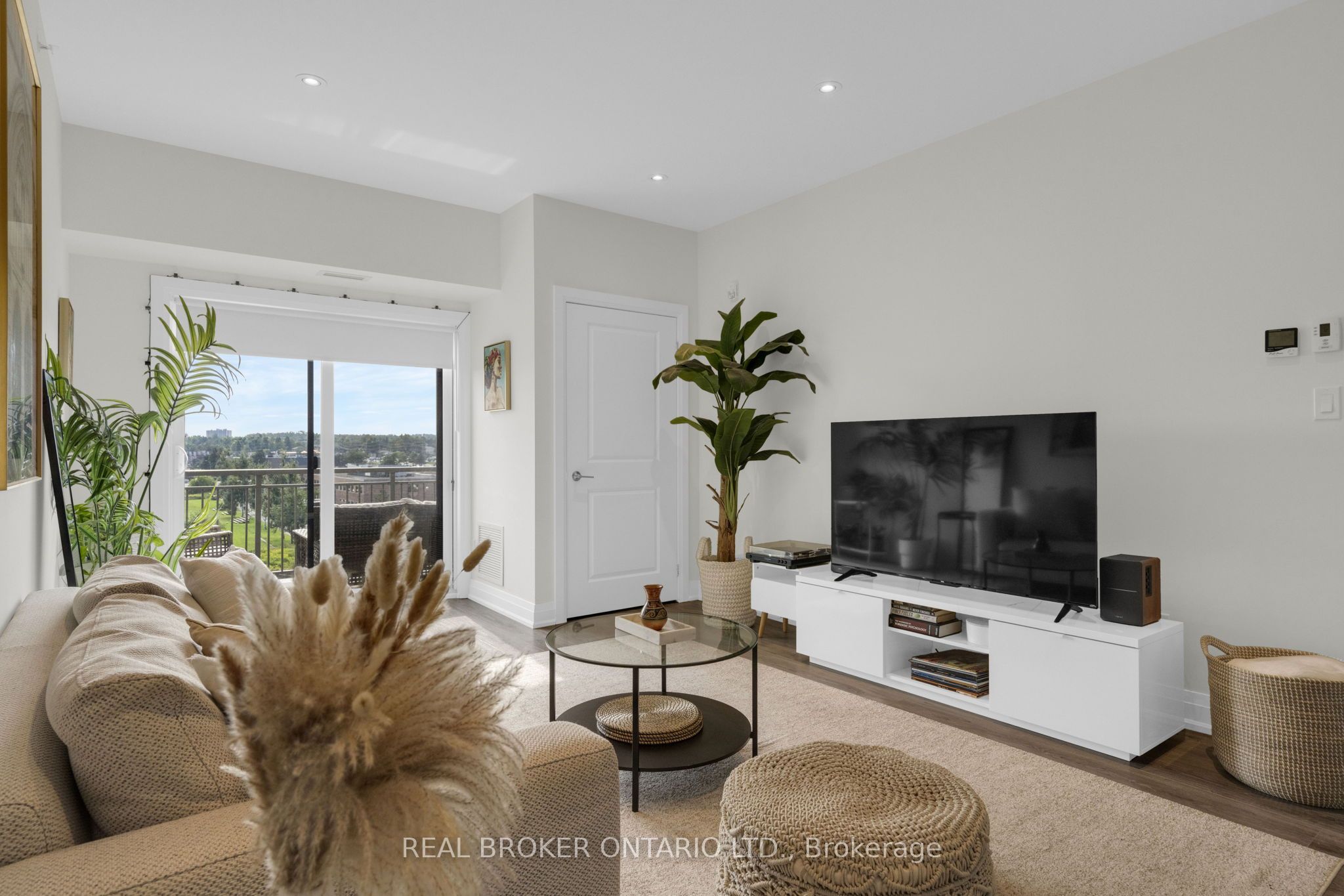 299 Cundles Road E 604 Property Photo 8