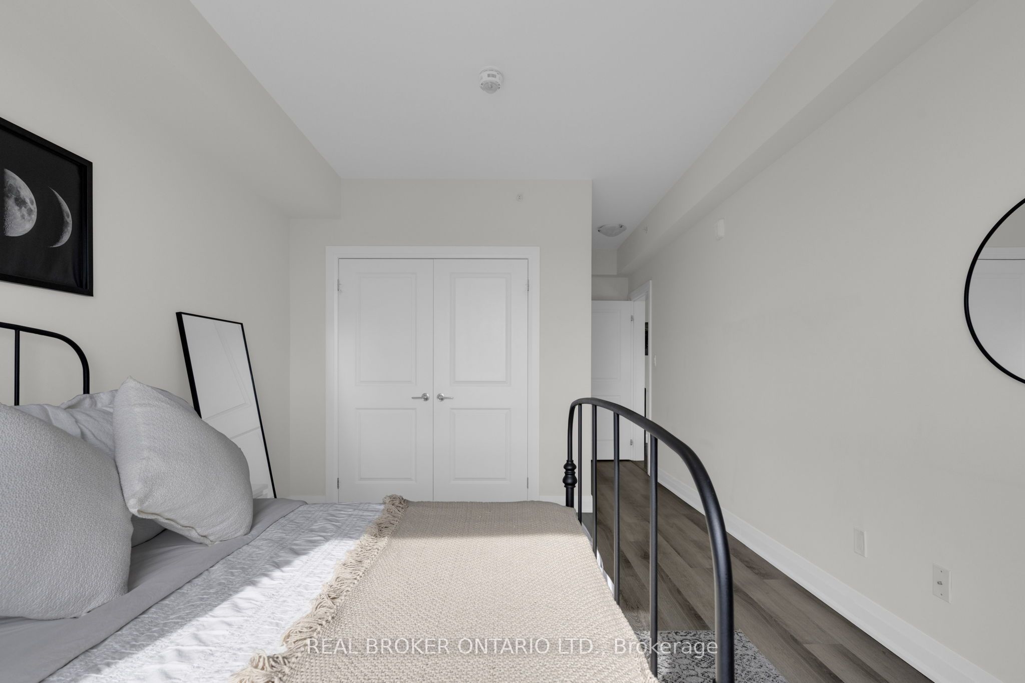 299 Cundles Road E 604 Property Photo 12