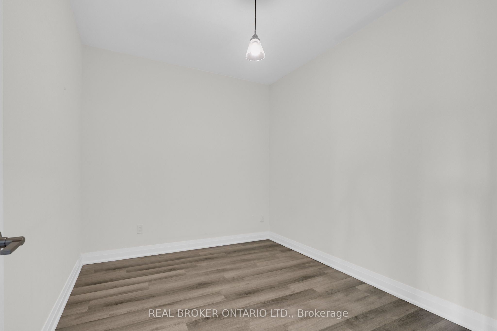 299 Cundles Road E 604 Property Photo 14