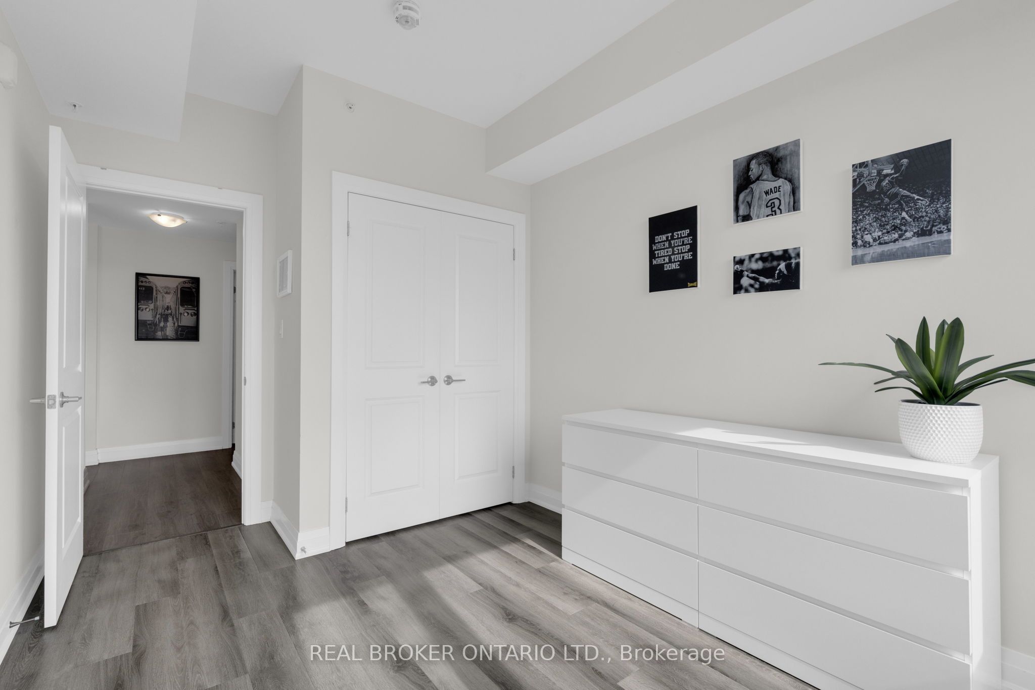 299 Cundles Road E 604 Property Photo 17