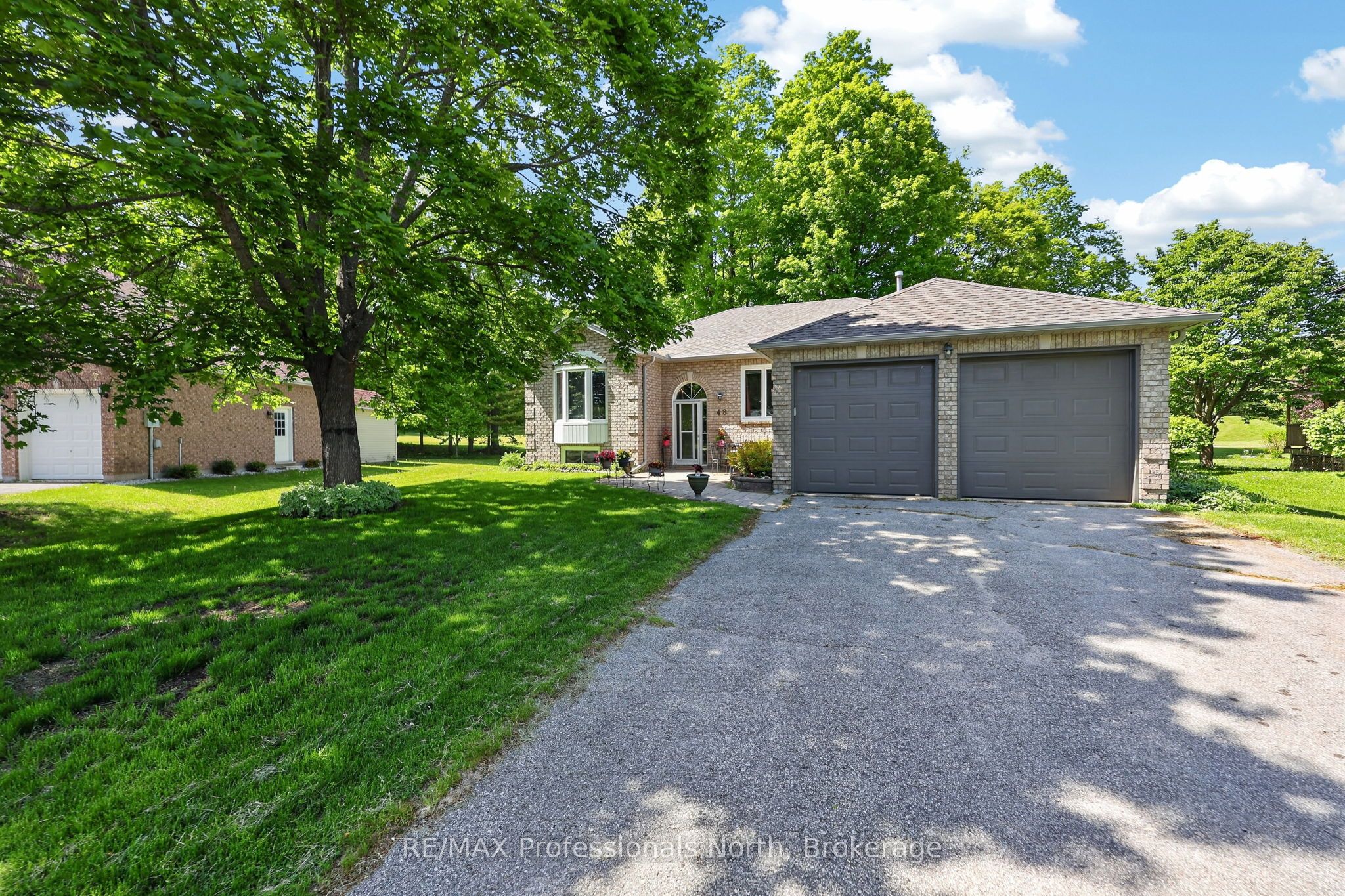 48 Fairway Crescent Property Photo 3