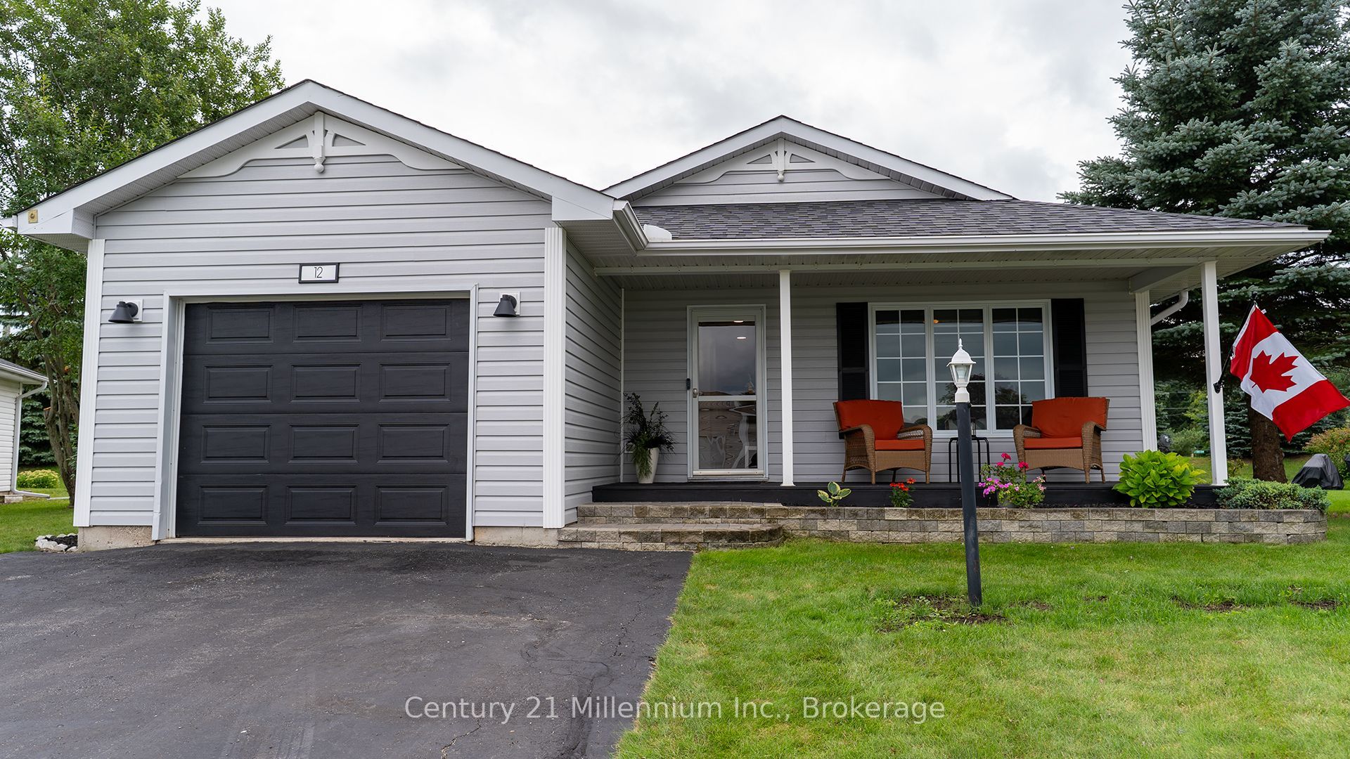 12 Illinois Crescent Property Photo 1