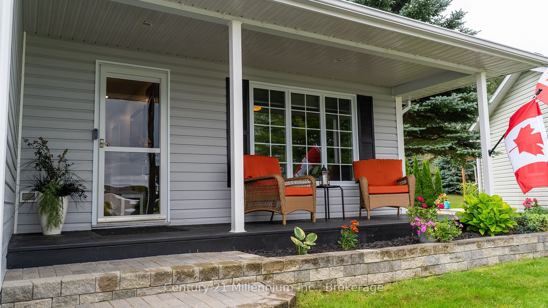 12 Illinois Crescent Property Photo 2