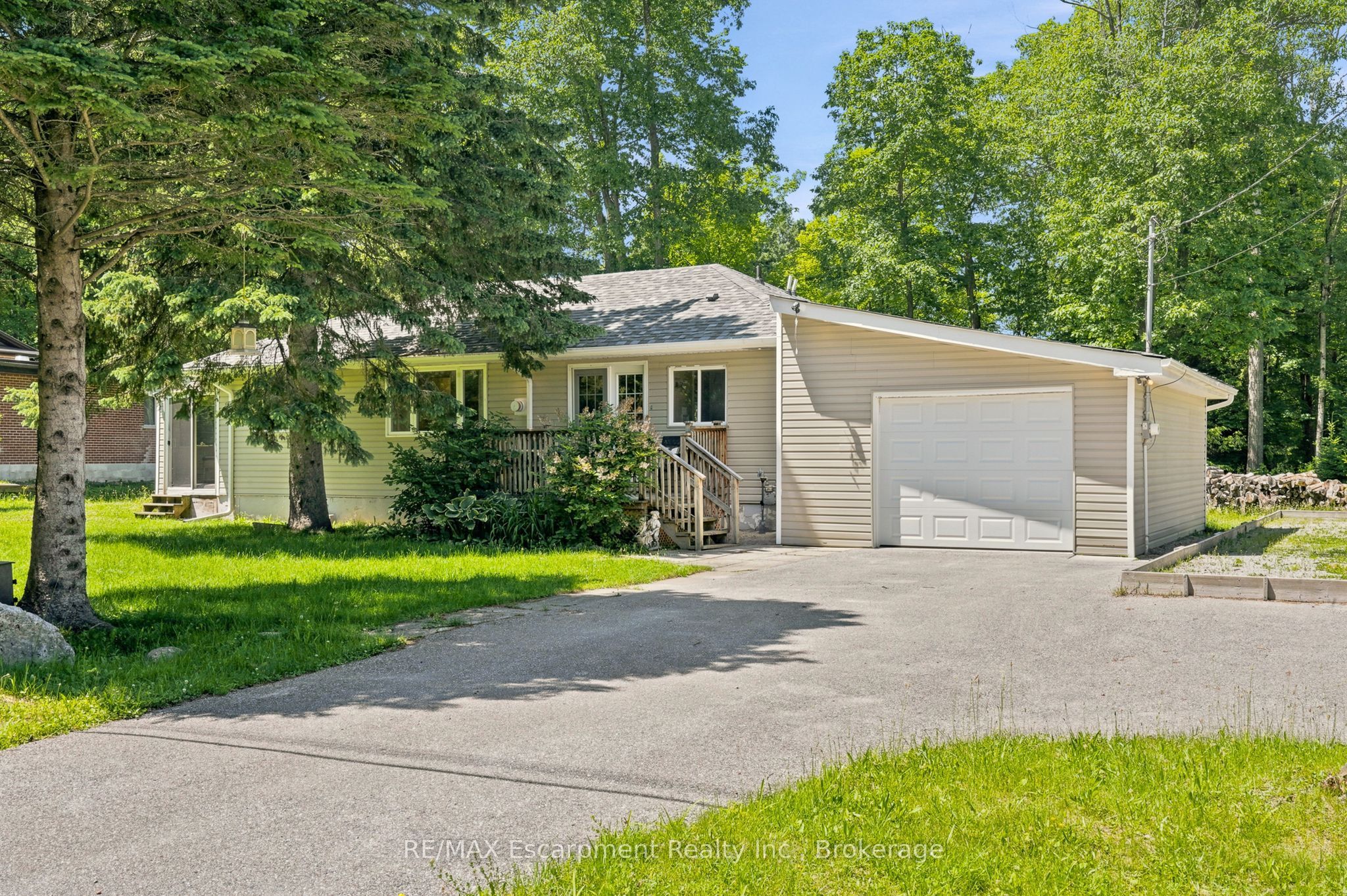 16 Hiawatha Road Property Photo 1