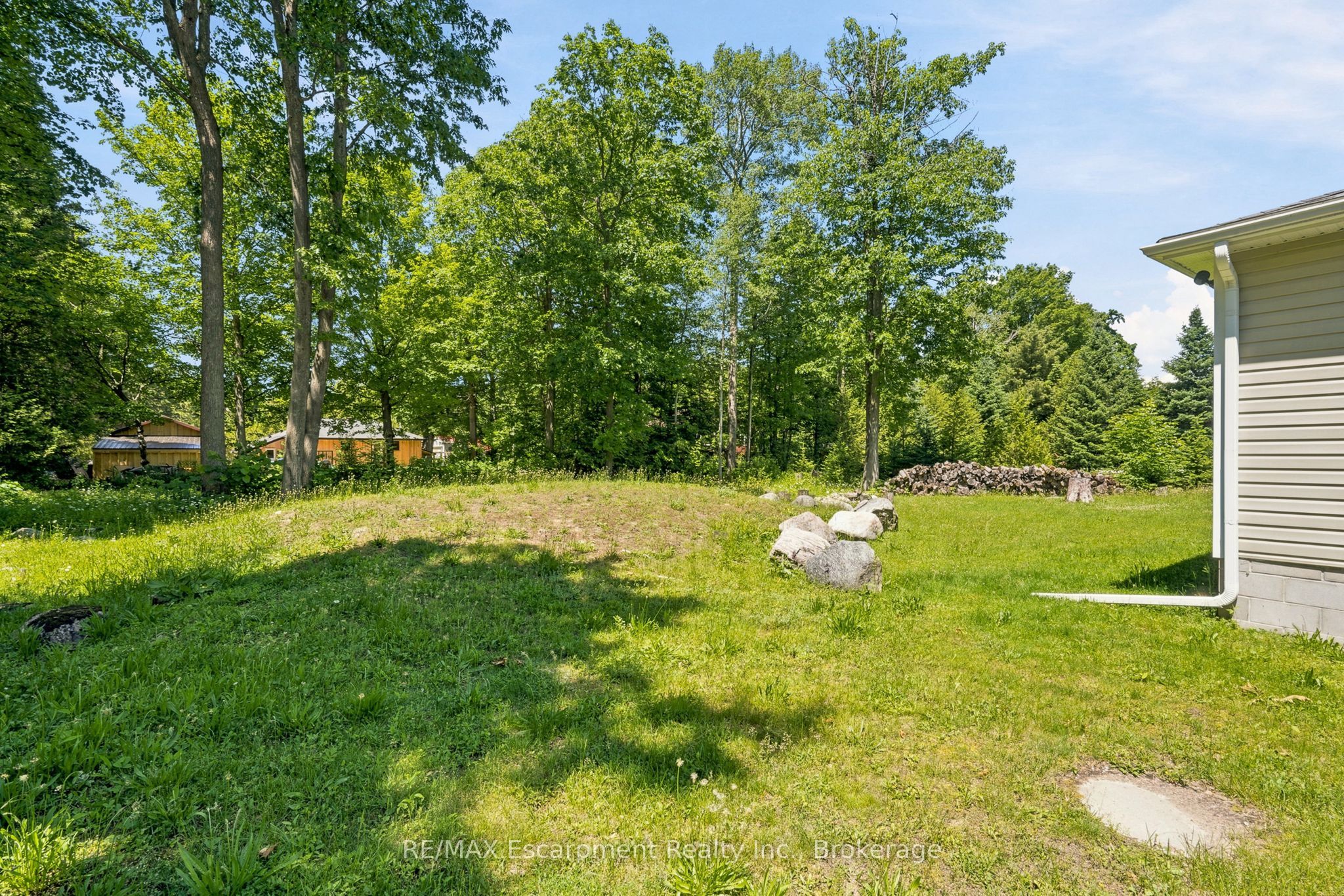 16 Hiawatha Road Property Photo 8