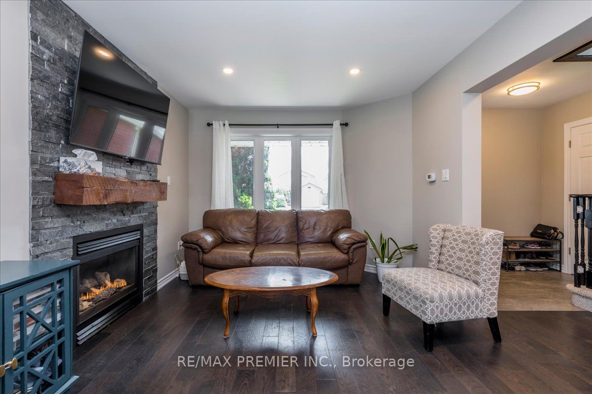 129 Chalmers Drive Property Photo 2