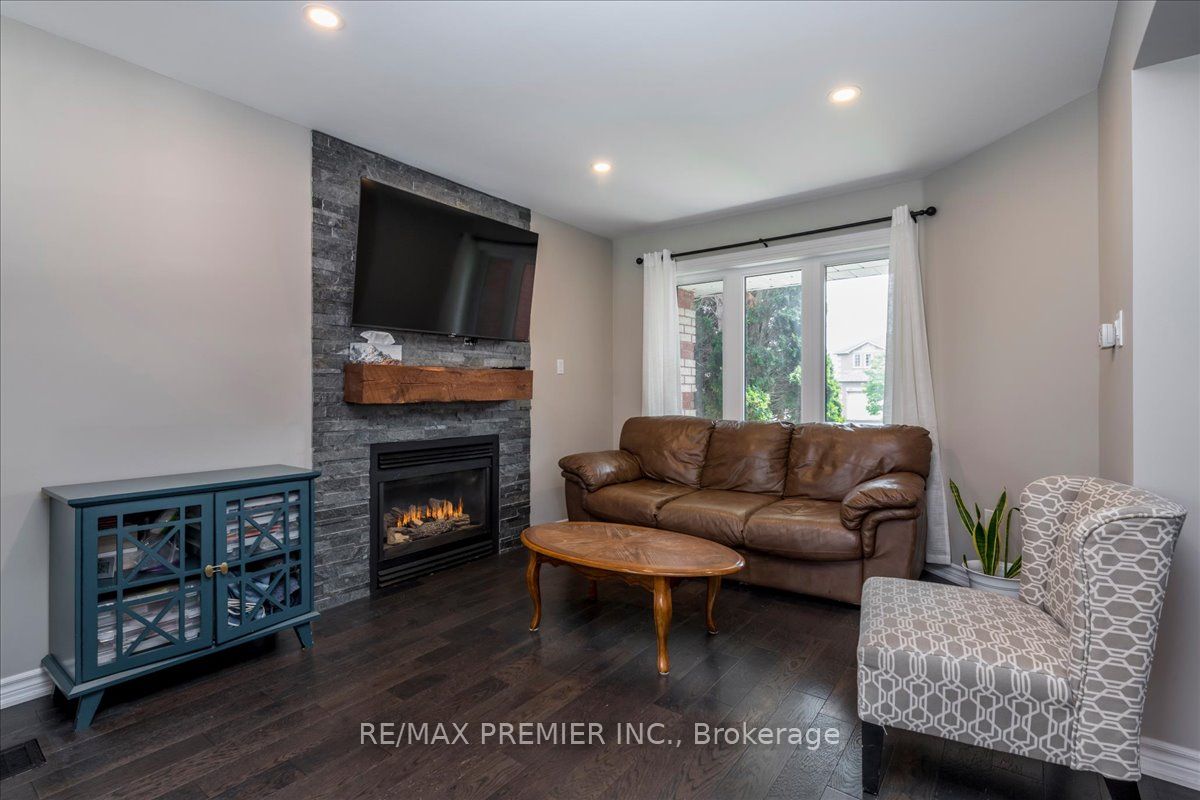129 Chalmers Drive Property Photo 3