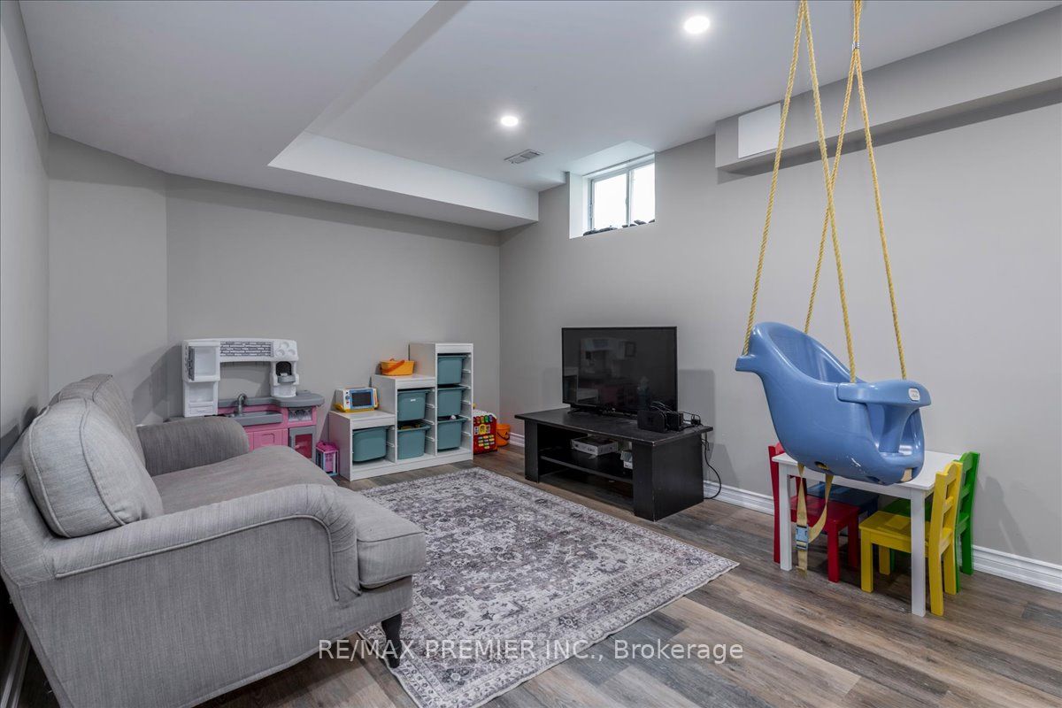 129 Chalmers Drive Property Photo 14
