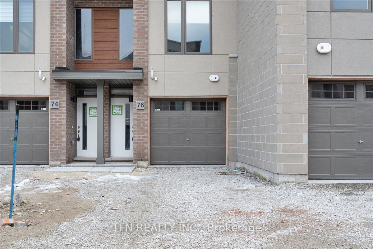 77 Winters Crescent N Property Photo 2
