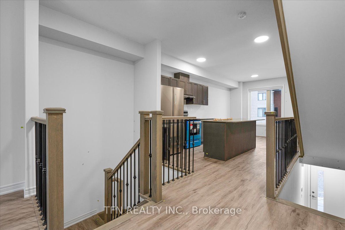 77 Winters Crescent N Property Photo 7