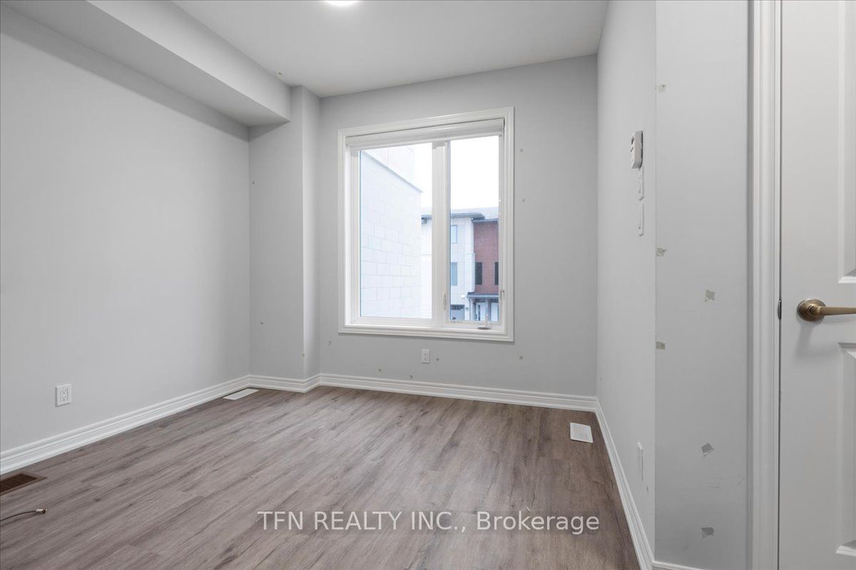77 Winters Crescent N Property Photo 9