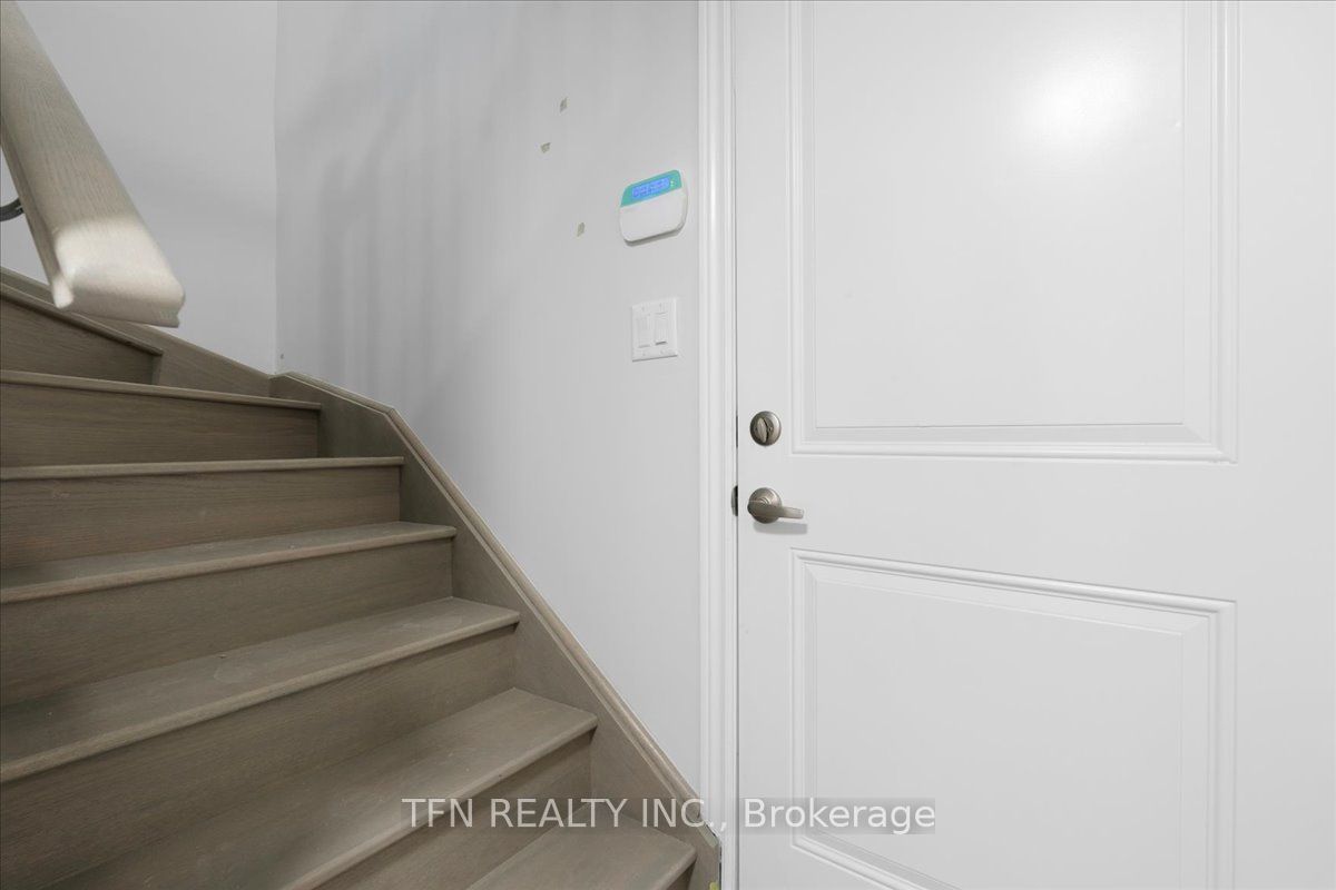 77 Winters Crescent N Property Photo 15