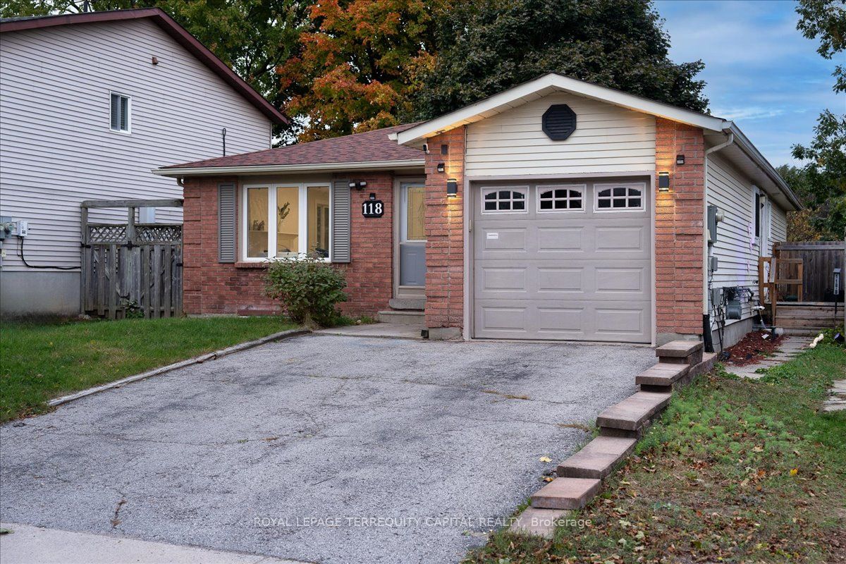 118 Shakespeare Crescent Upper Property Photo 4