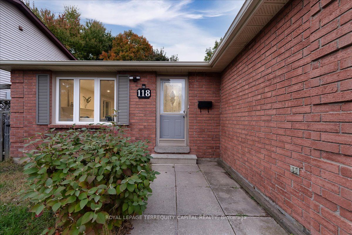 118 Shakespeare Crescent Upper Property Photo 5
