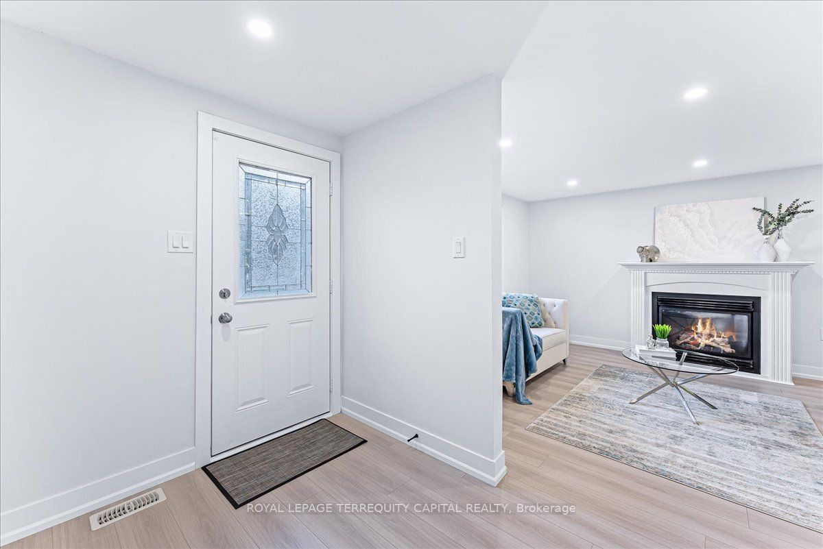 118 Shakespeare Crescent Upper Property Photo 6