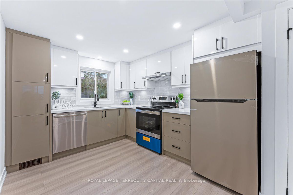 118 Shakespeare Crescent Upper Property Photo 14